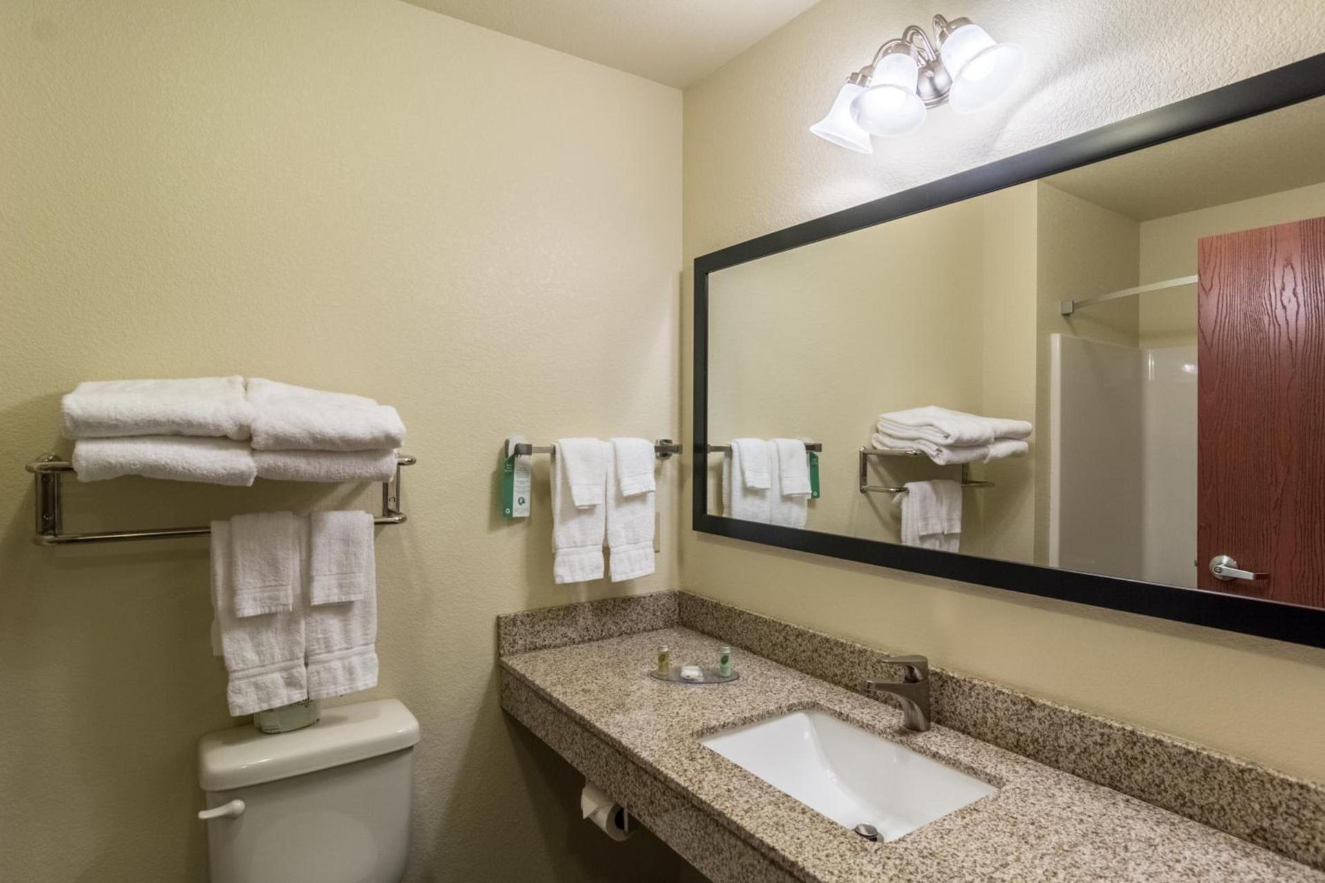 Cobblestone Hotel & Suites - Torrington photo 32