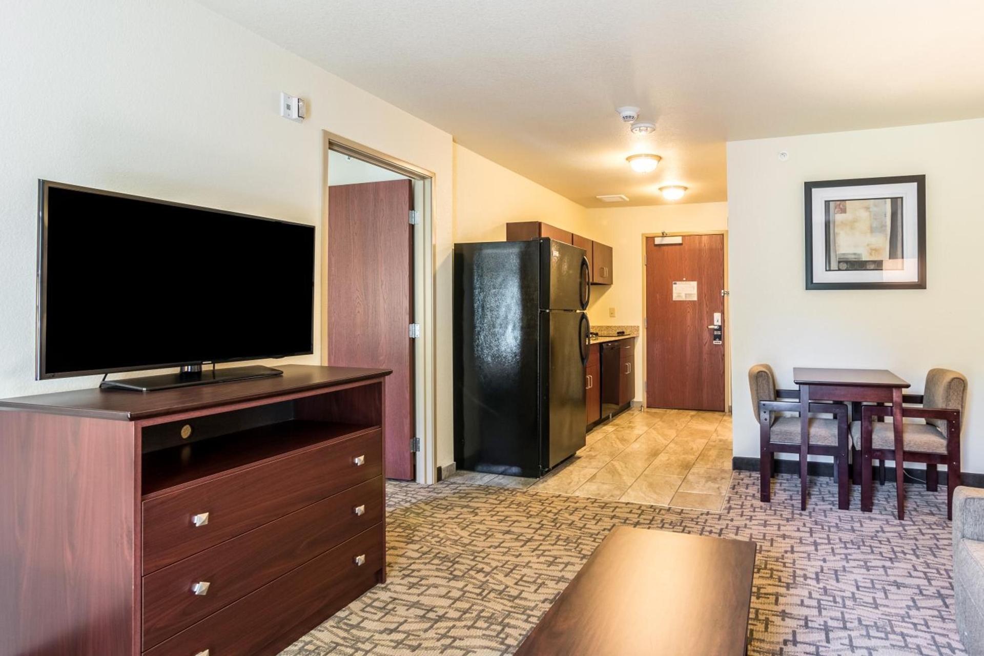 Cobblestone Hotel & Suites - Torrington photo 8