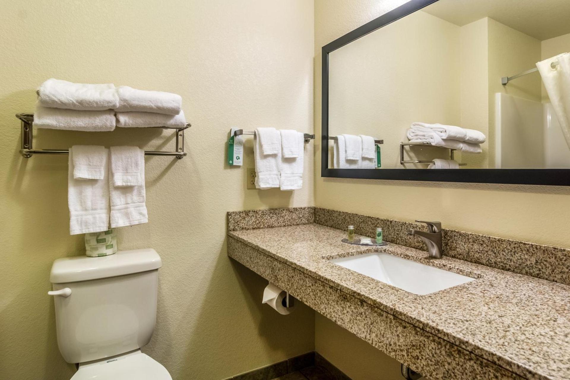 Cobblestone Hotel & Suites - Torrington photo 36