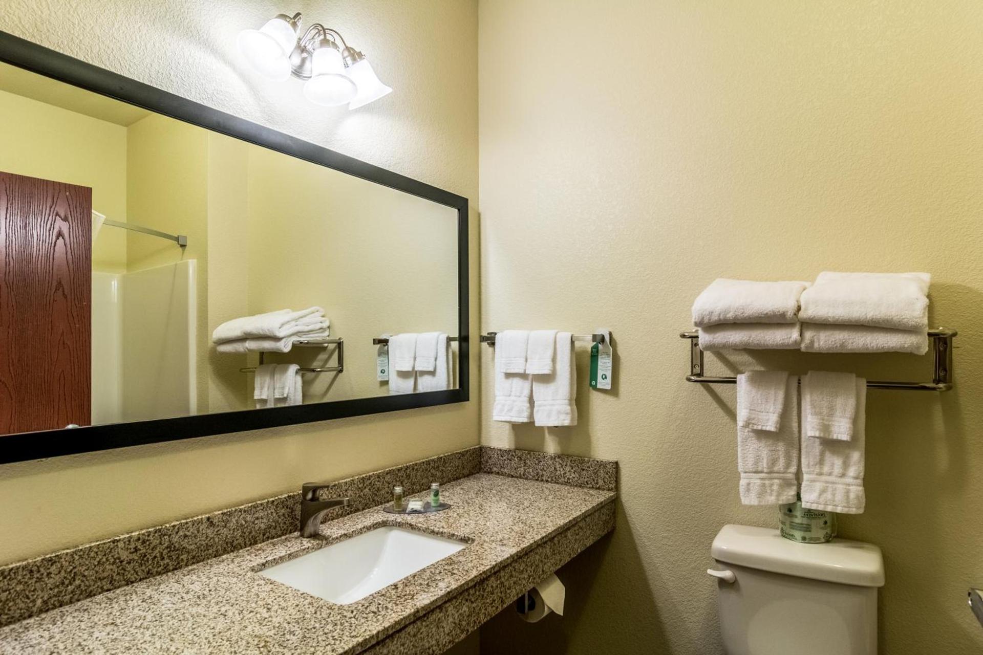 Cobblestone Hotel & Suites - Torrington photo 40