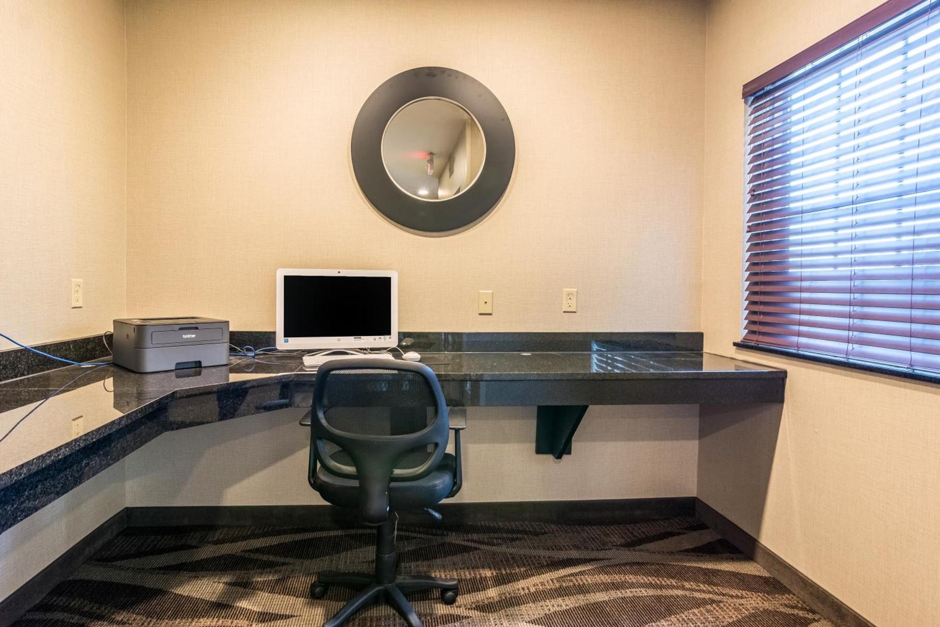 Cobblestone Hotel & Suites - Torrington photo 43