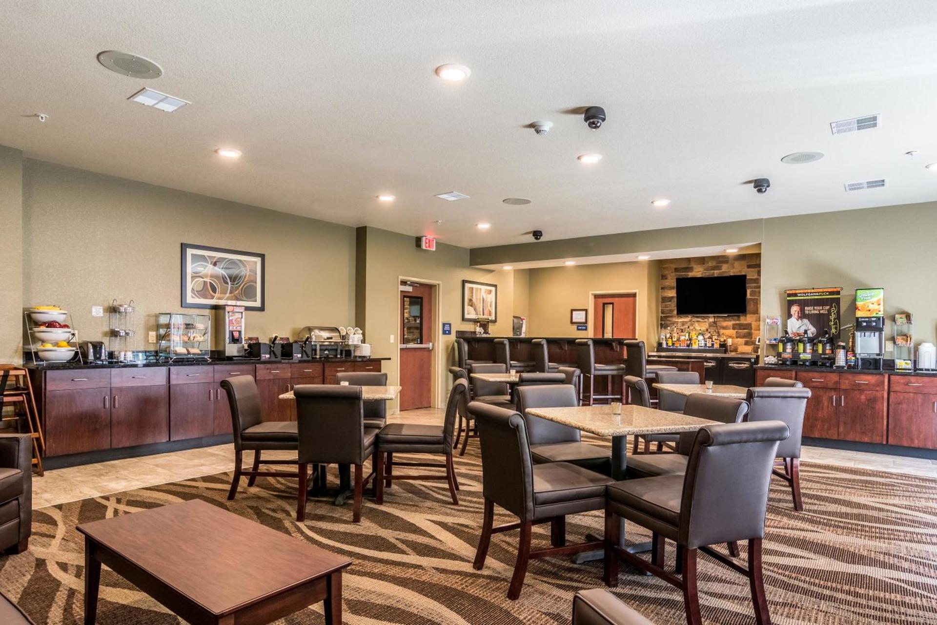Cobblestone Hotel & Suites - Torrington photo 44