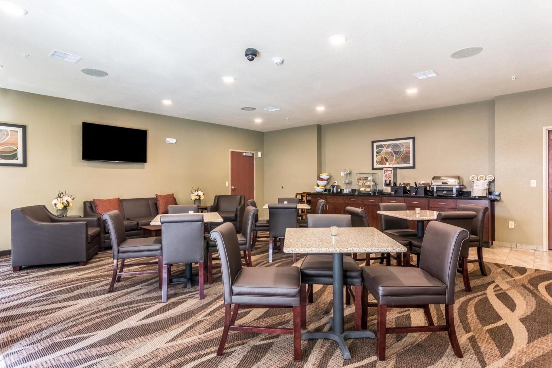 Cobblestone Hotel & Suites - Torrington photo 46