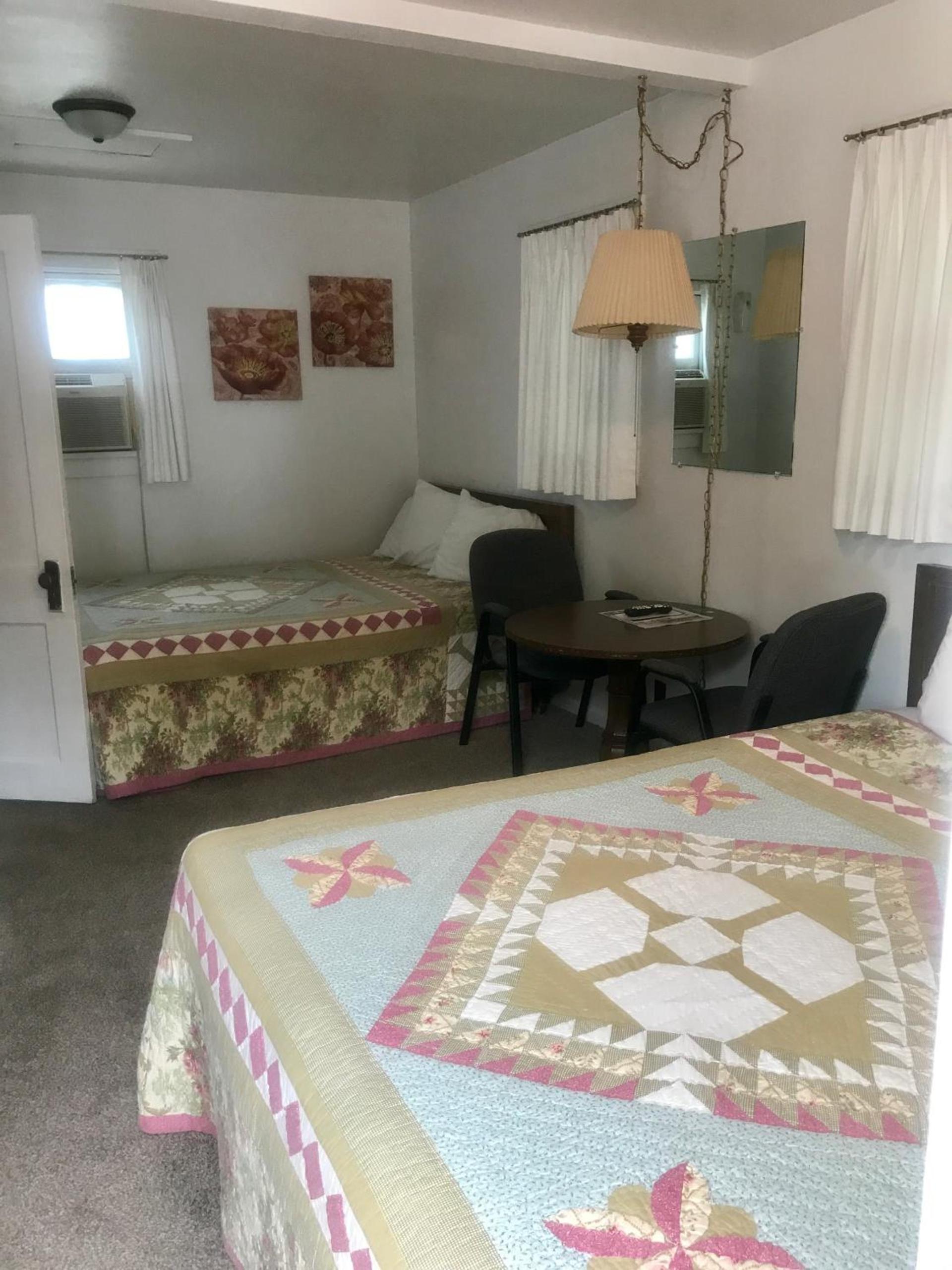 Chalet Motel photo 13