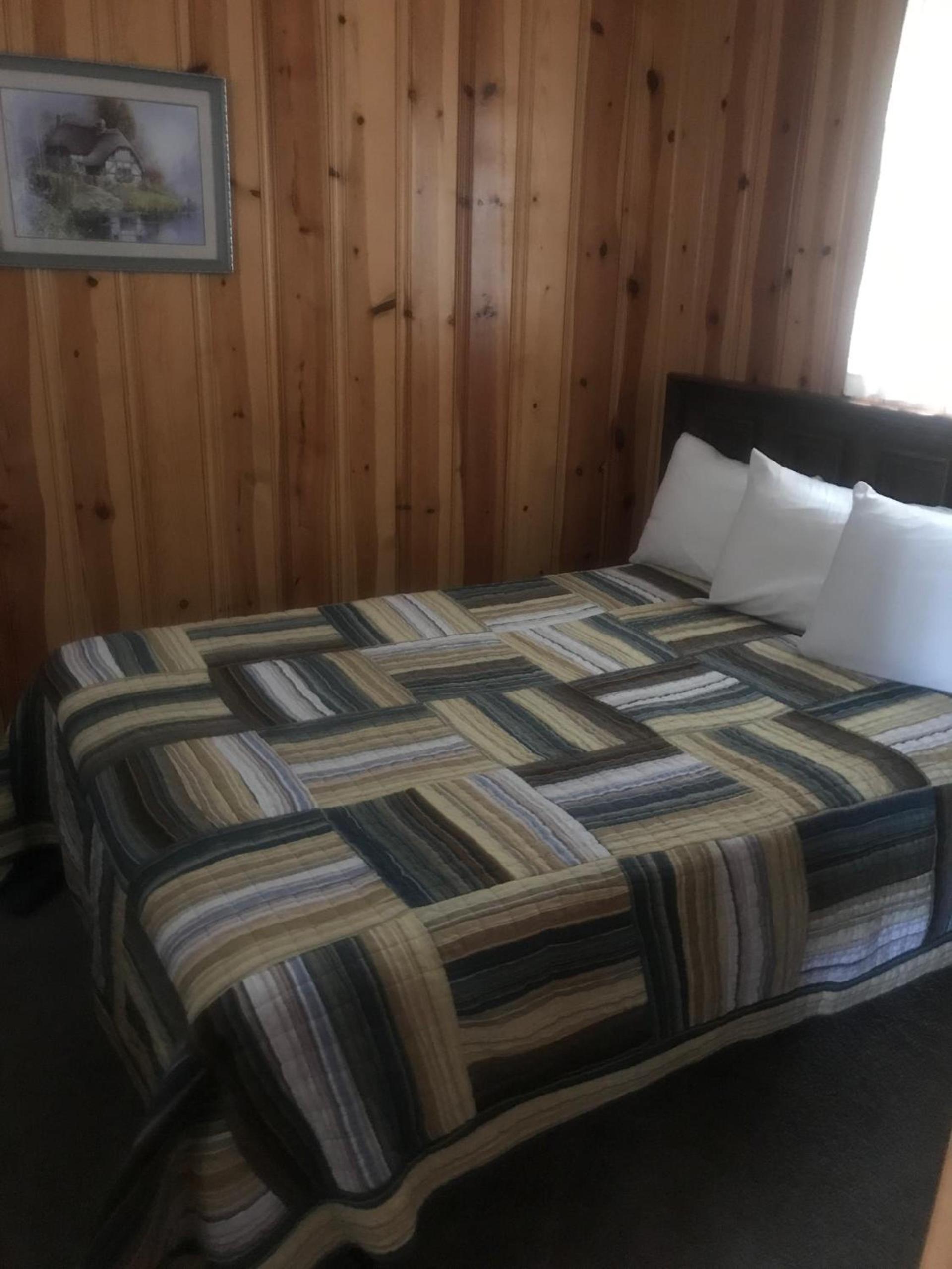 Chalet Motel photo 15