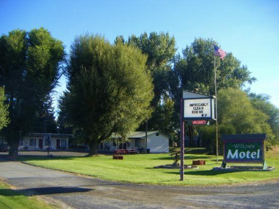 The Willows Motel photo 1