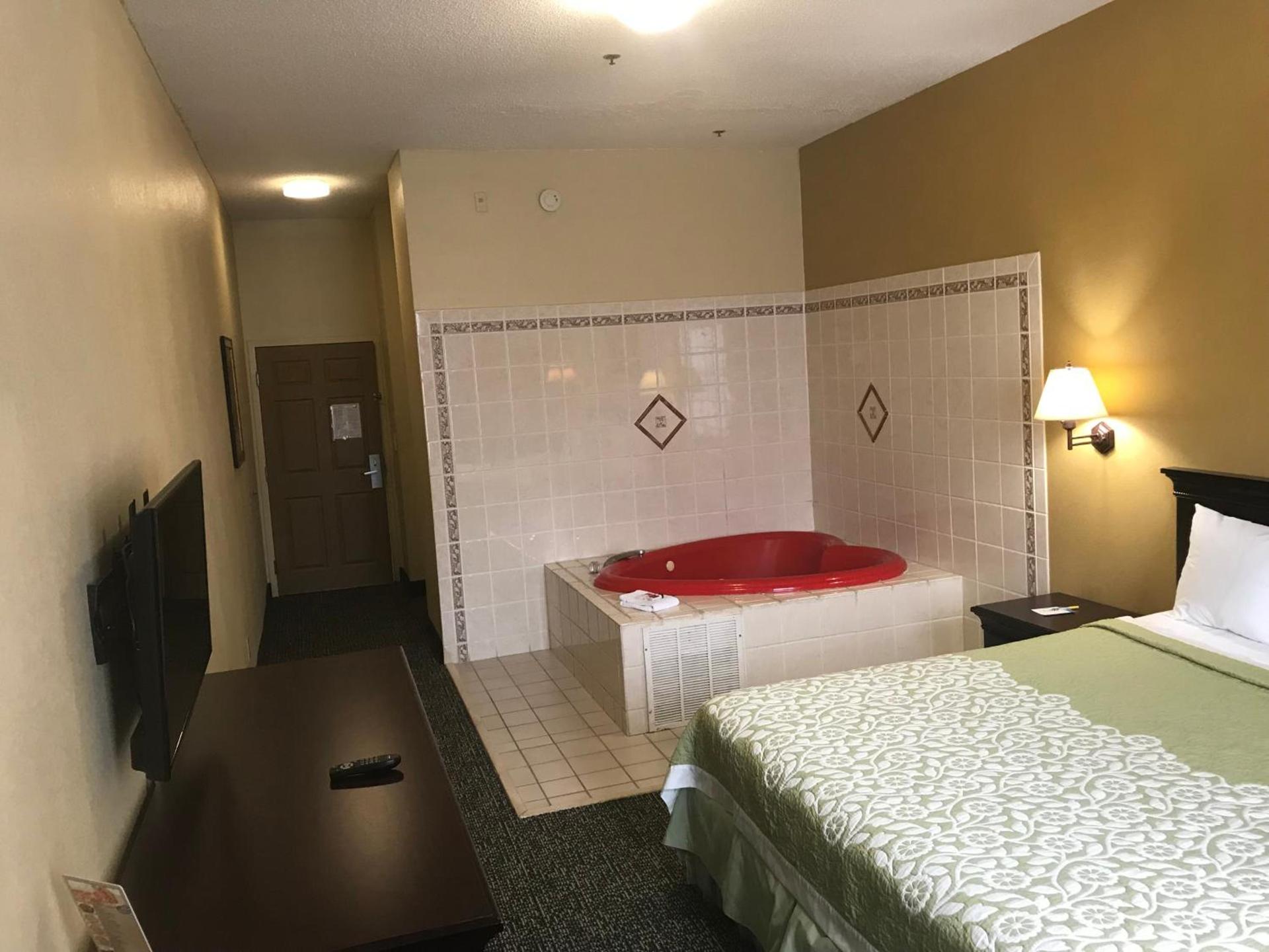 Days Inn & Suites by Wyndham Tucker/Northlake photo 30