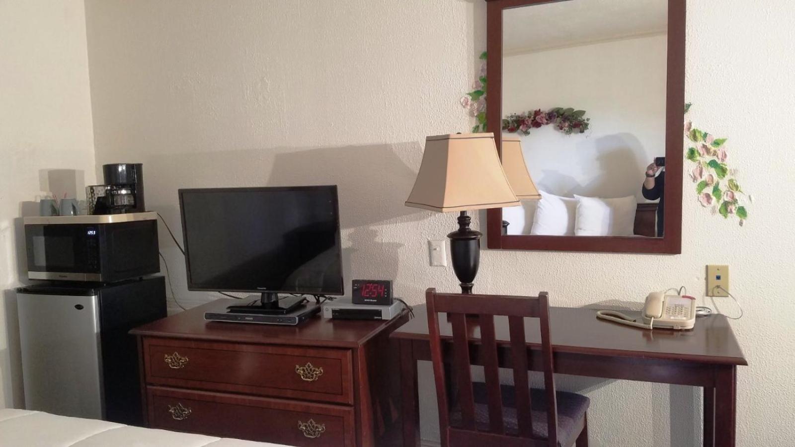Stanford Motor Inn photo 22