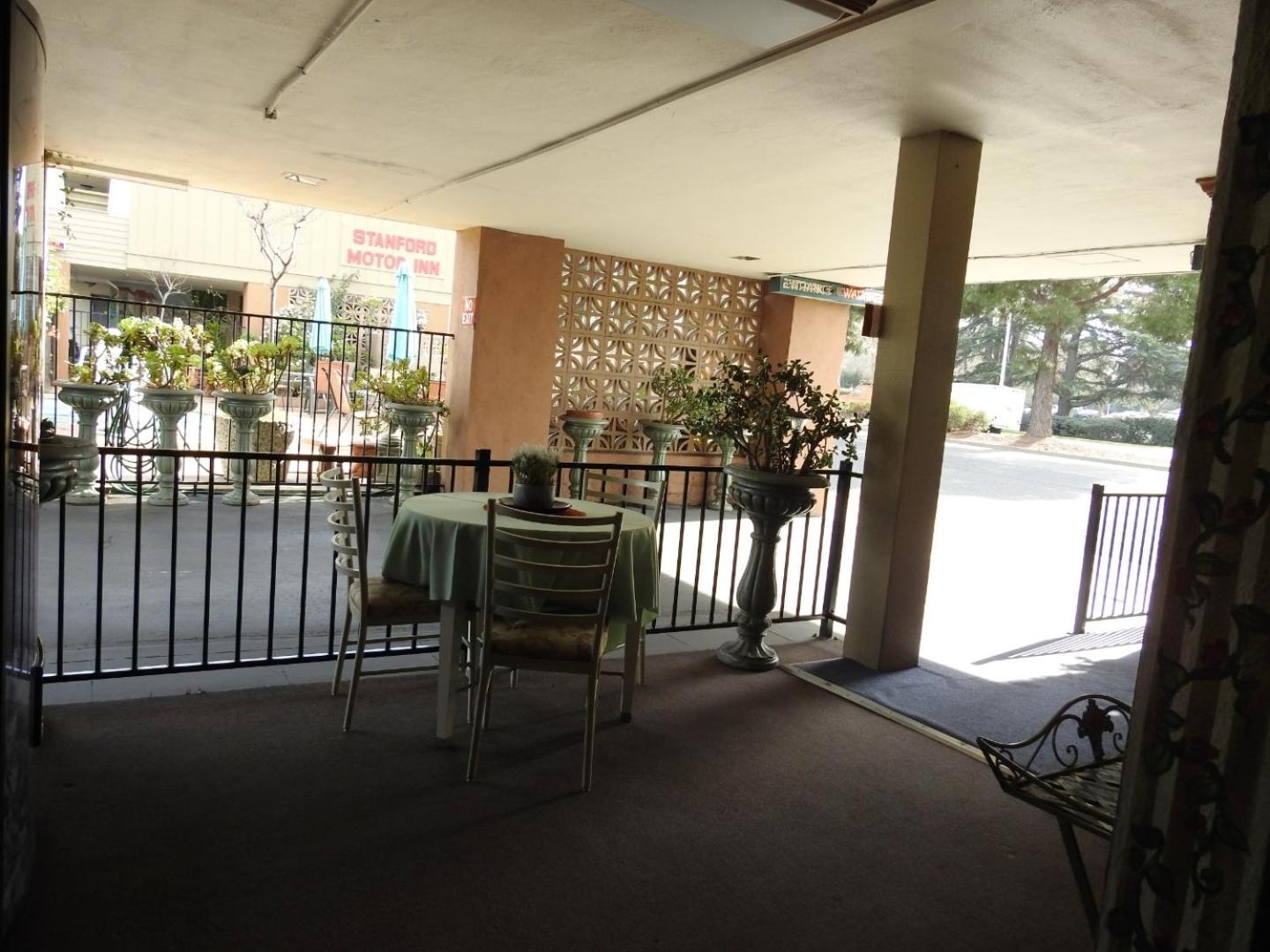 Stanford Motor Inn photo 9