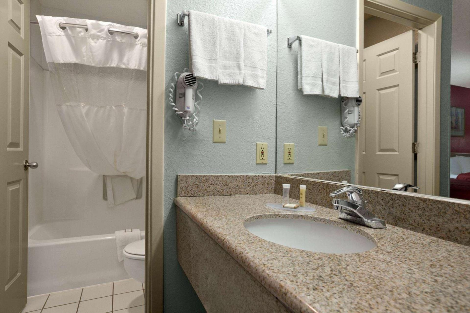 Howard Johnson by Wyndham Holbrook photo 58