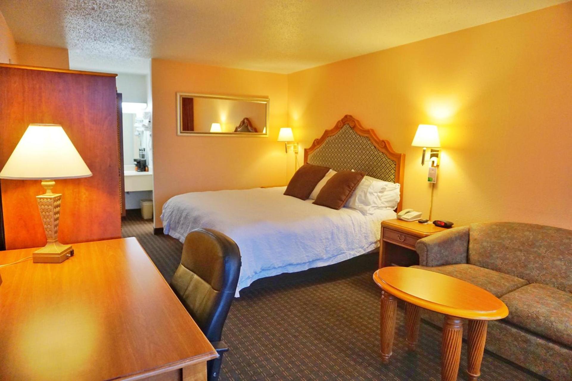 Castle inn & suites by OYO Lawton photo 6