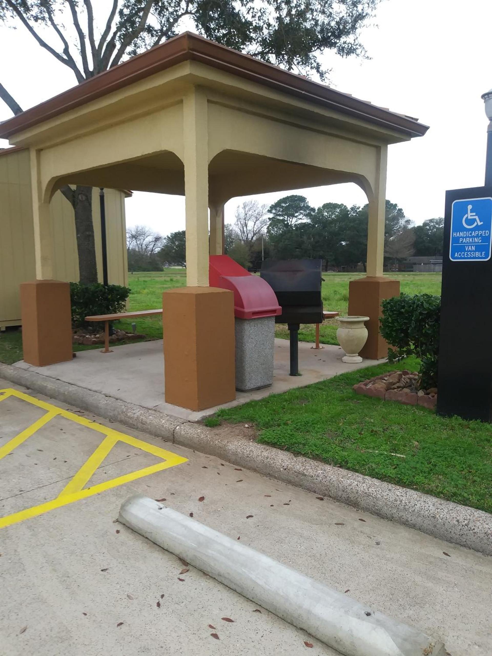 Americas Best Value Inn & Suites-Alvin/Houston photo 7