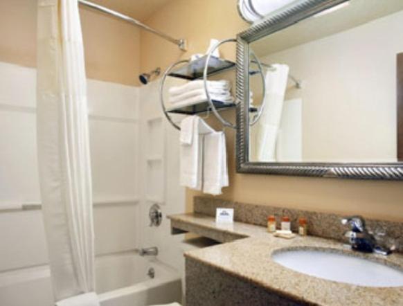 Days Inn by Wyndham Keene NH photo 33