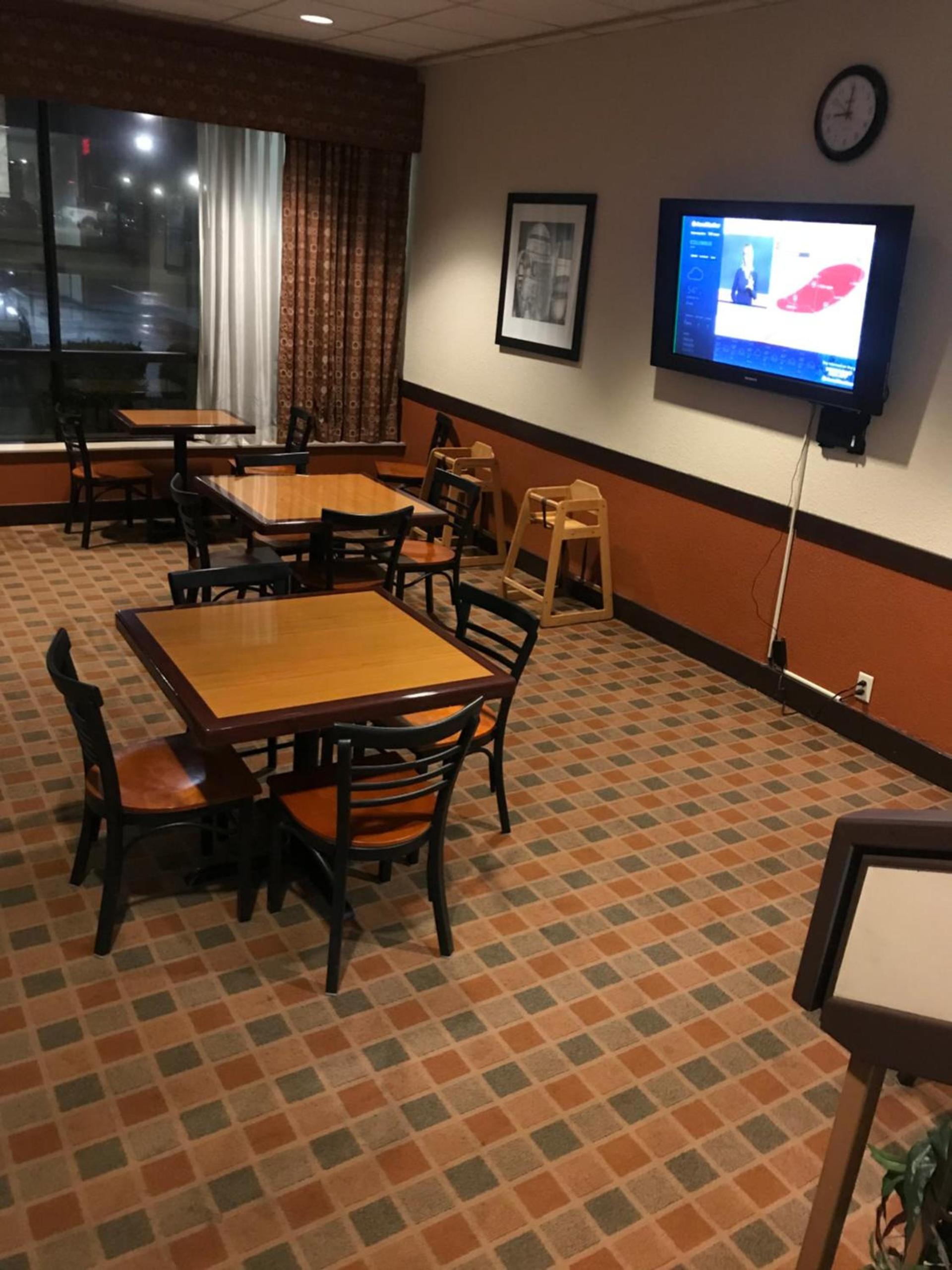 Baymont by Wyndham Cincinnati Sharonville photo 20