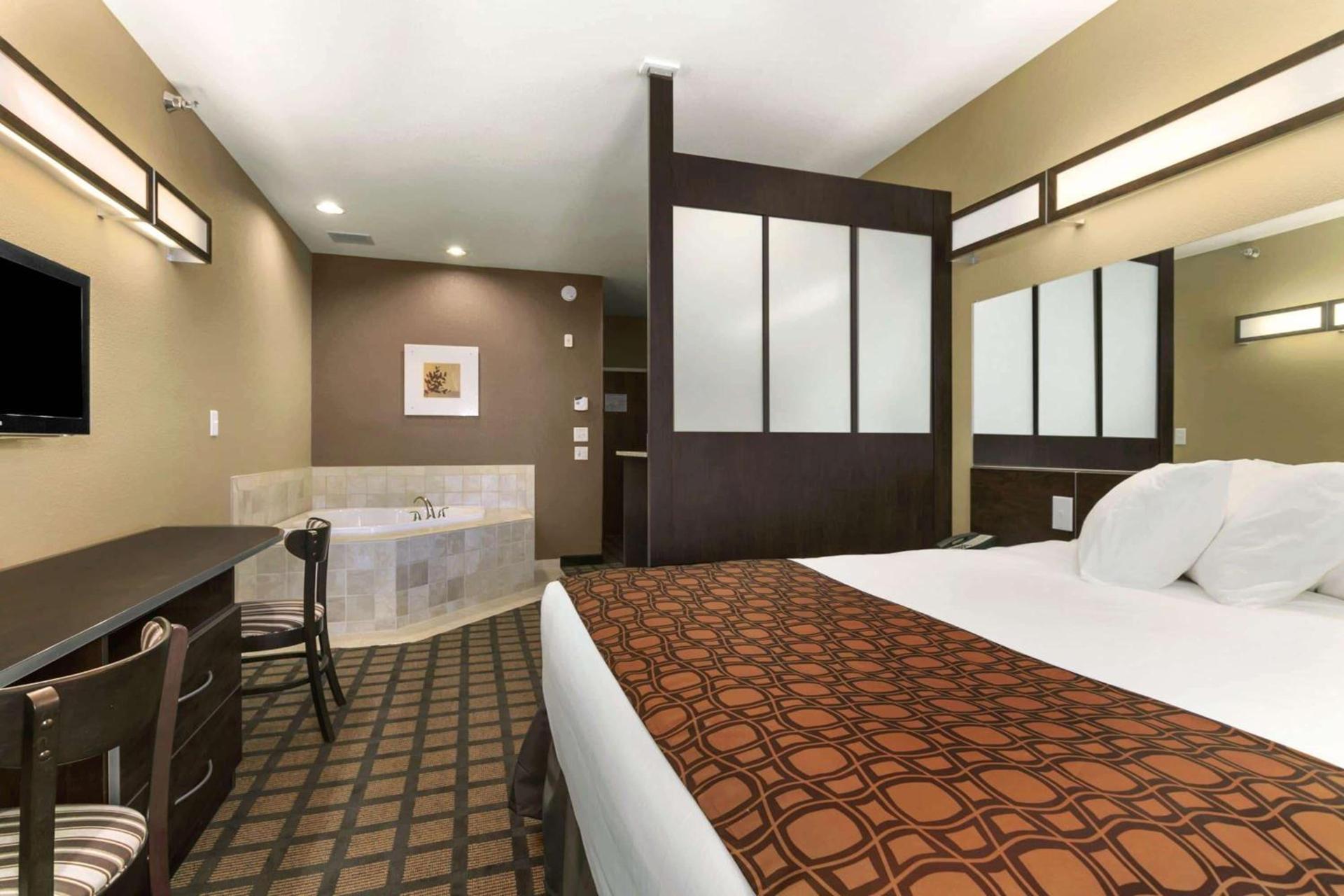 Microtel Inn & Suites by Wyndham Minot photo 9
