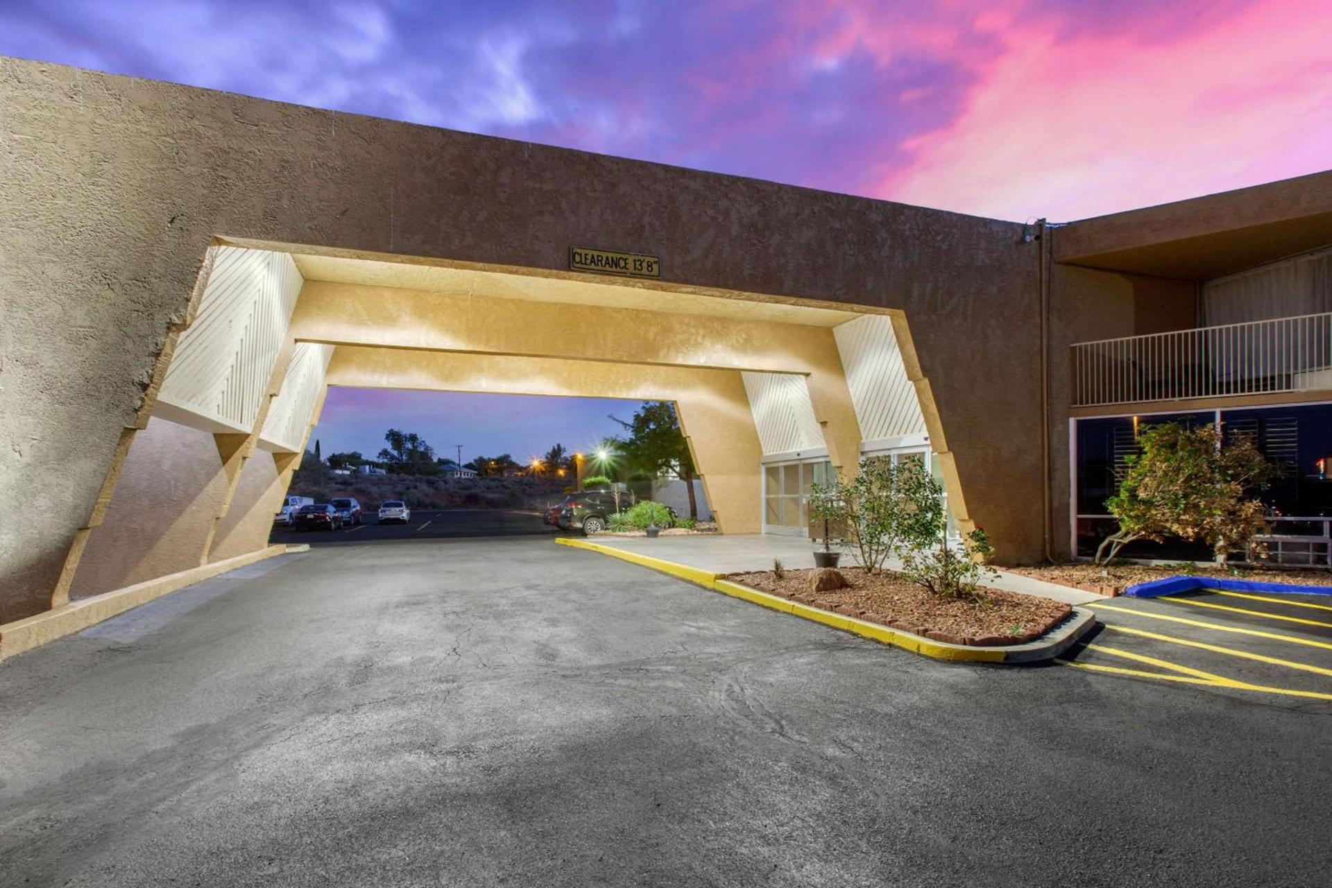 Scenic View Inn - Lake Powell - Page AZ photo 1