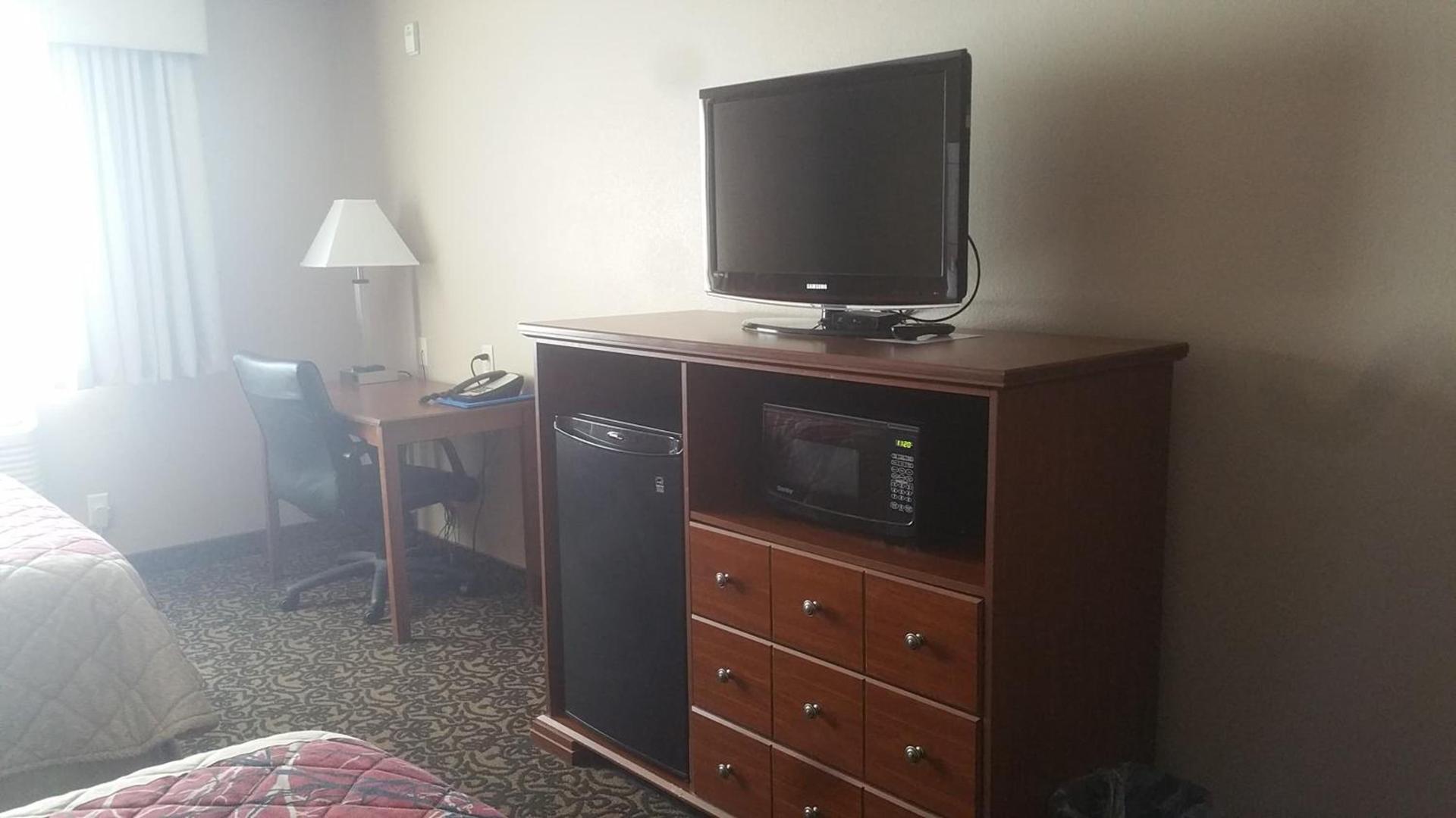 Canby Inn and Suites photo 8