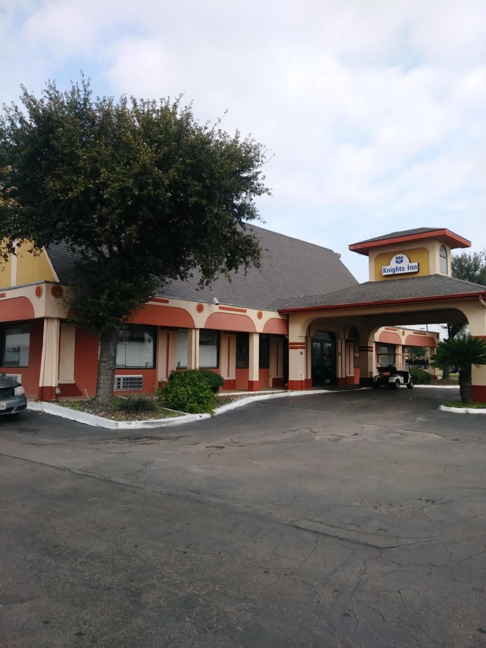 Knights Inn San Antonio near Frost Bank Center photo 26