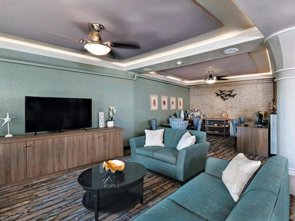 Reges Oceanfront Resort photo 10