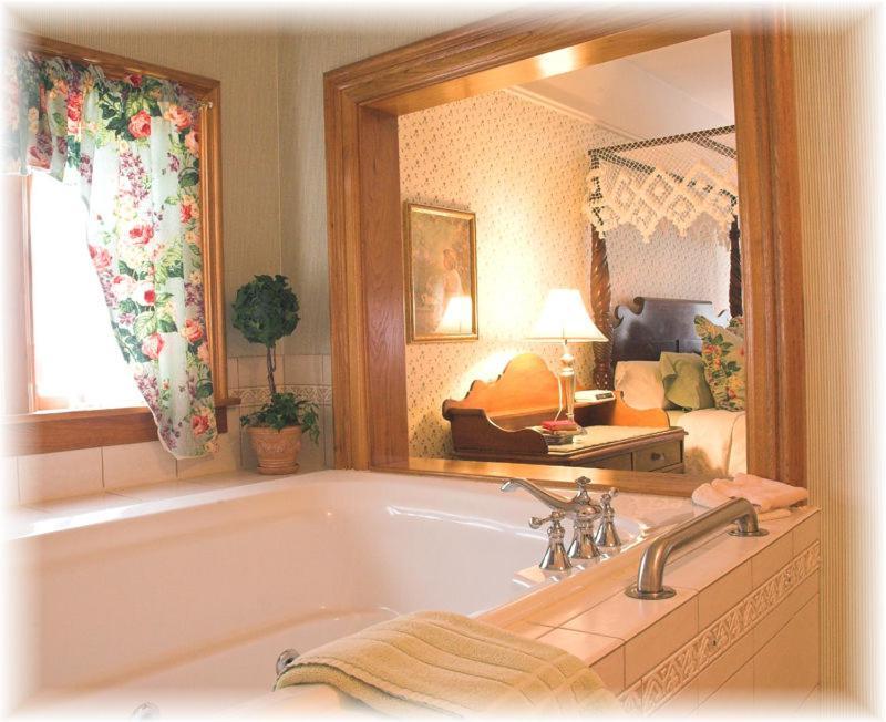 White Lace Inn photo 2