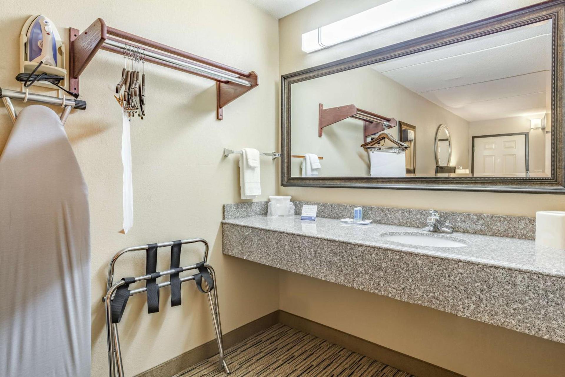 SureStay Hotel by Best Western Tupelo North photo 14