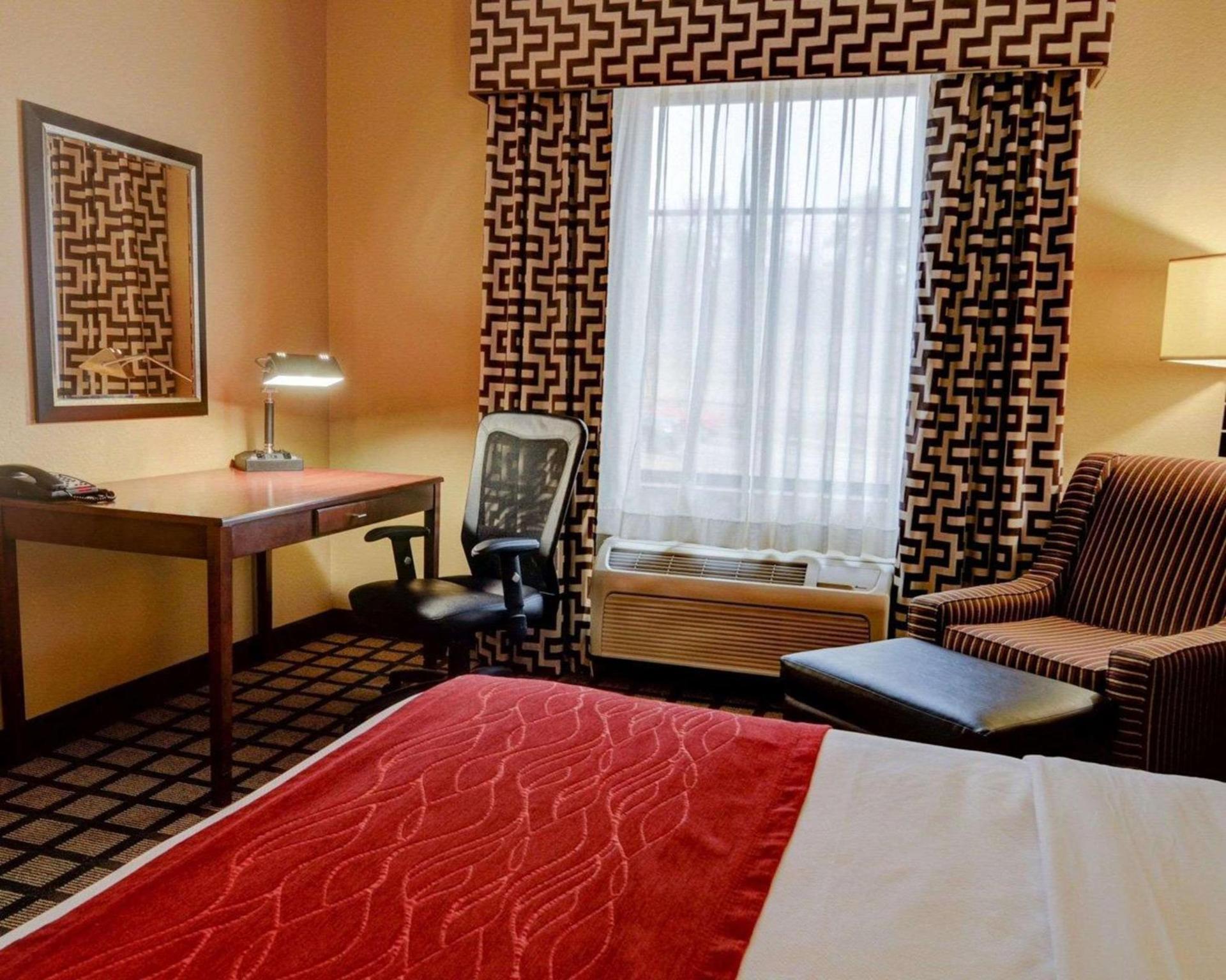 Comfort Inn & Suites Fort Smith I-540 photo 11