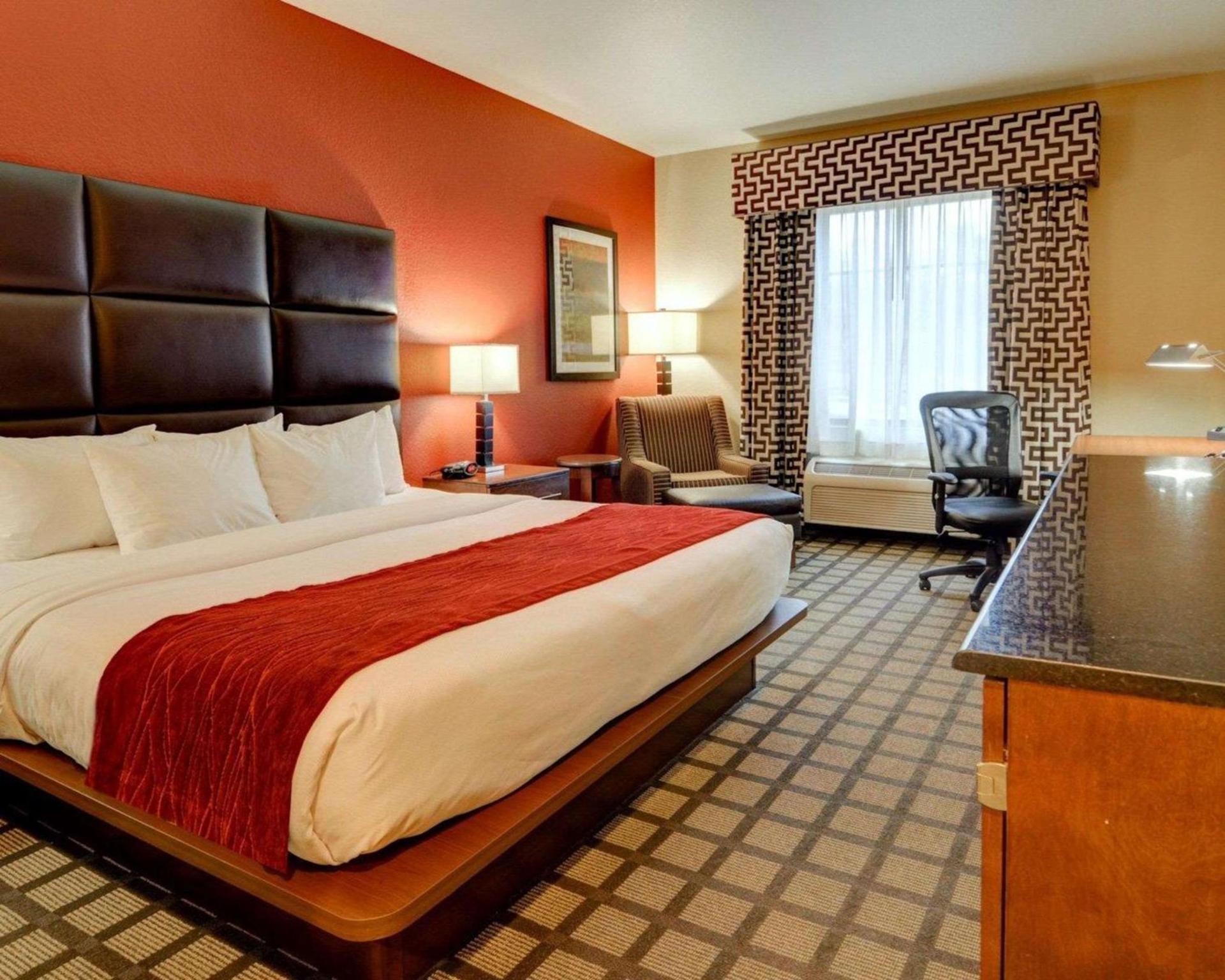 Comfort Inn & Suites Fort Smith I-540 photo 10