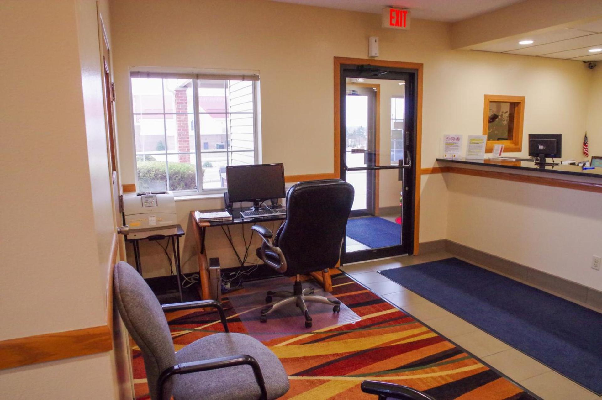 DUTCH INN AND SUITES photo 4