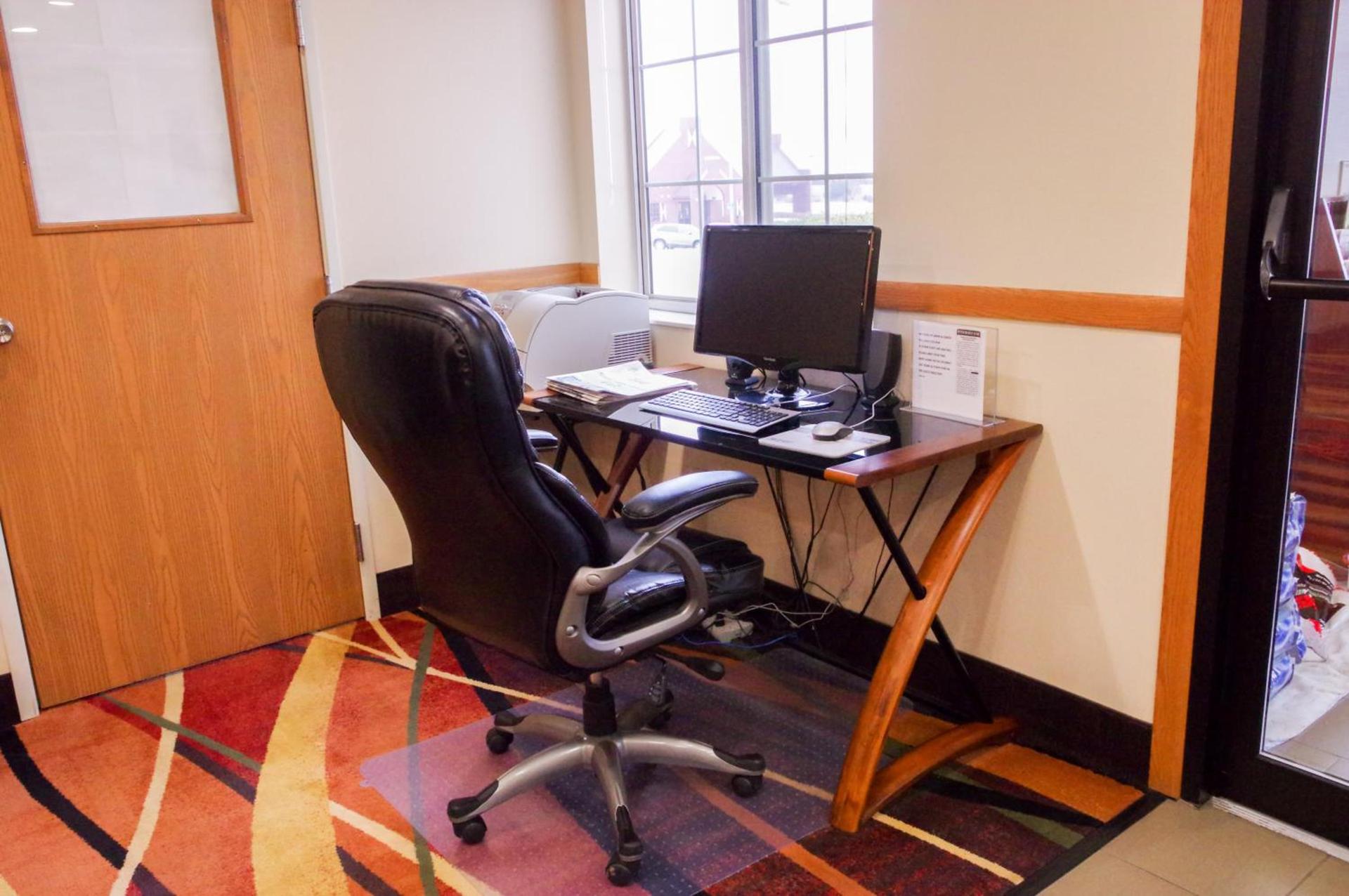 DUTCH INN AND SUITES photo 3