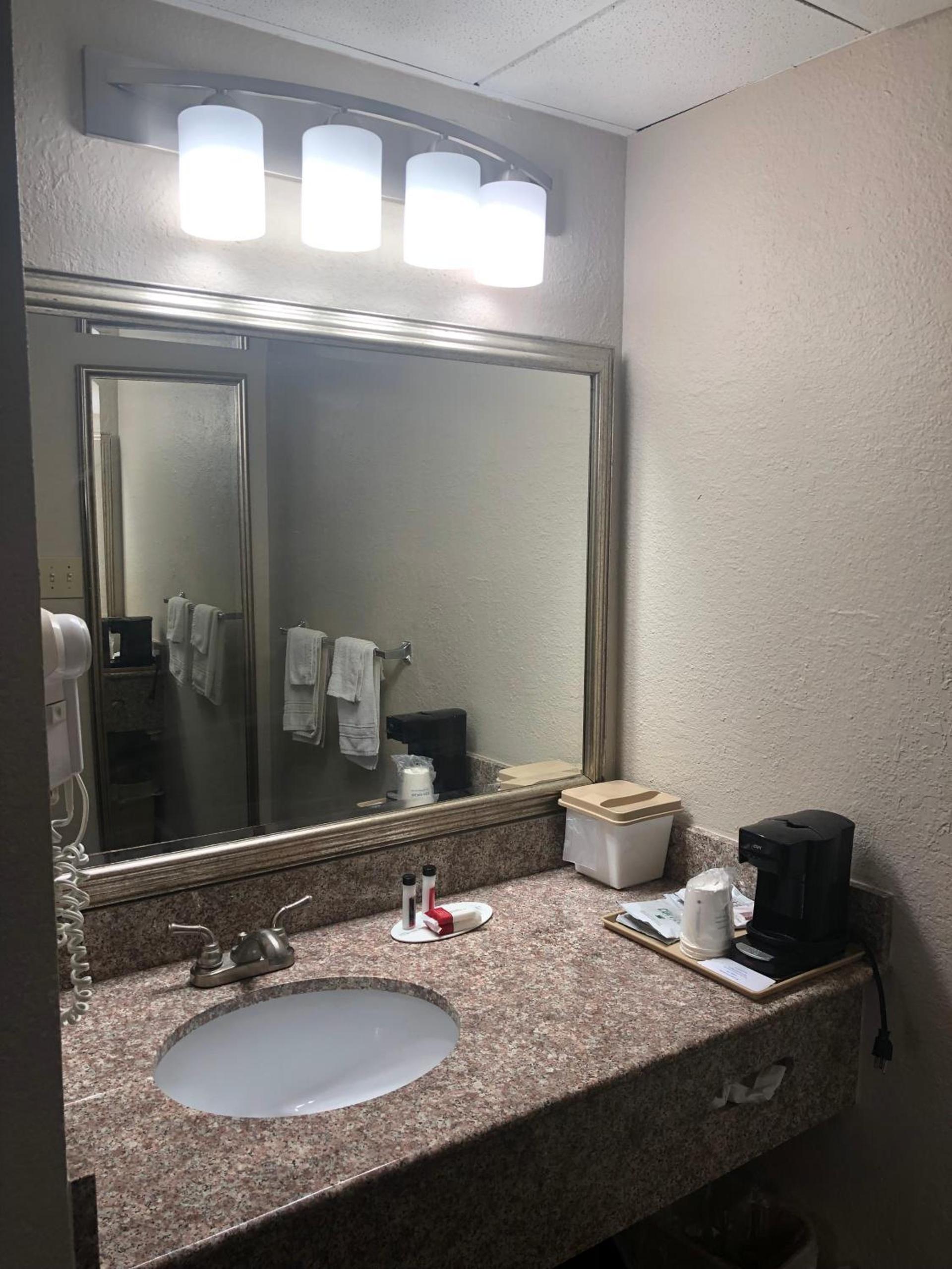 Quality Inn Dalton East photo 67