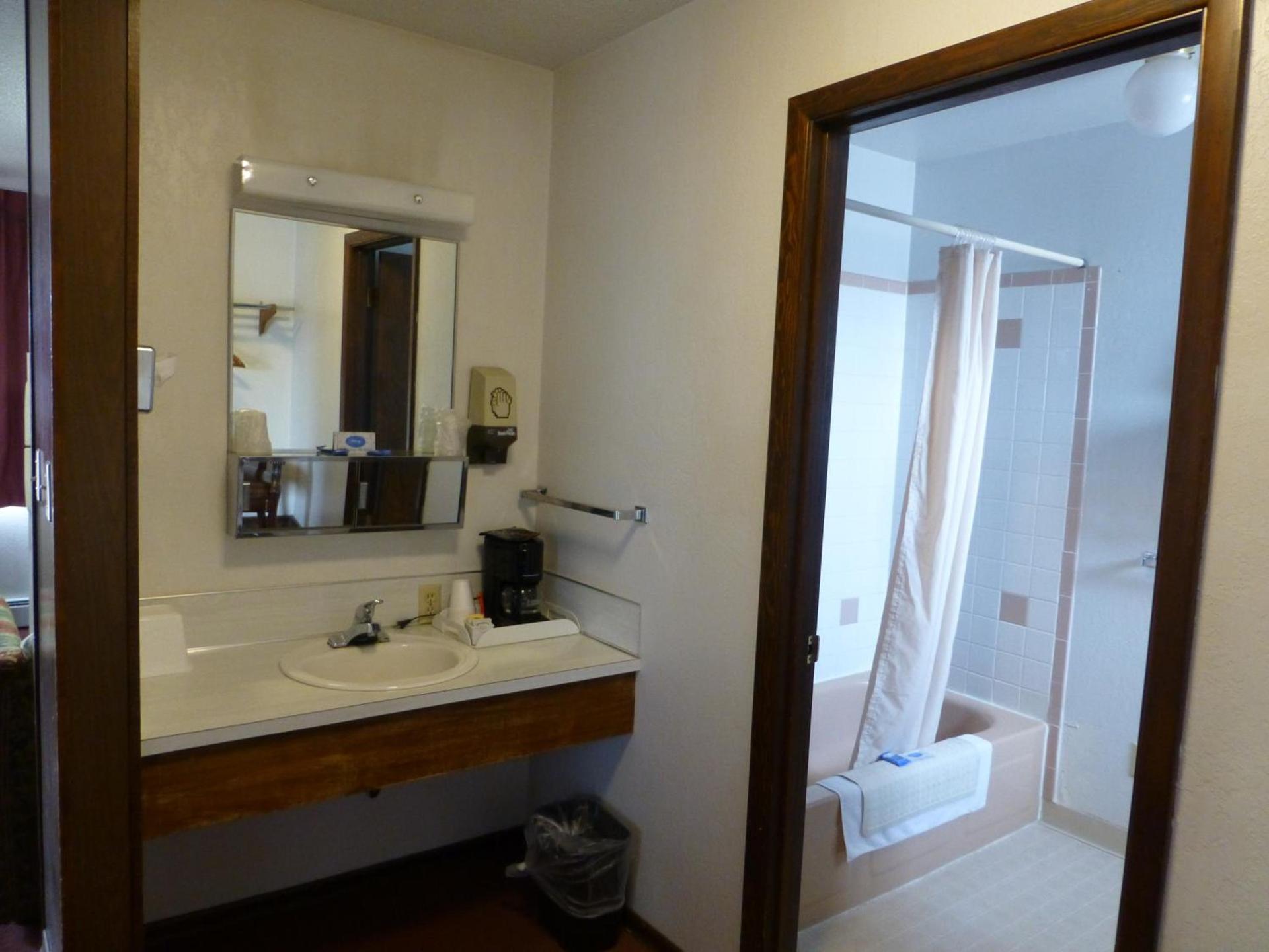 Umatilla Inn & Suites photo 11