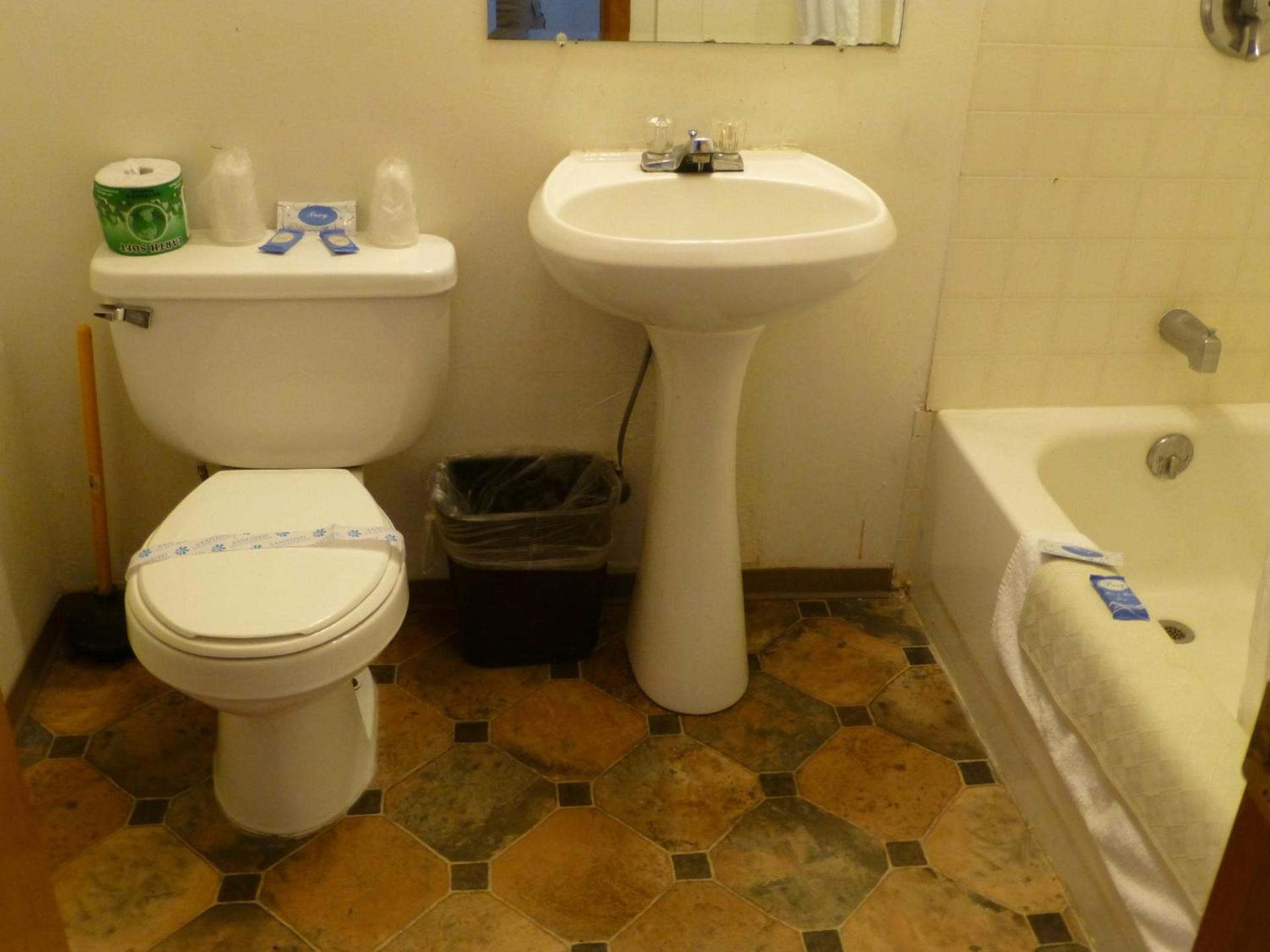 Umatilla Inn & Suites photo 22