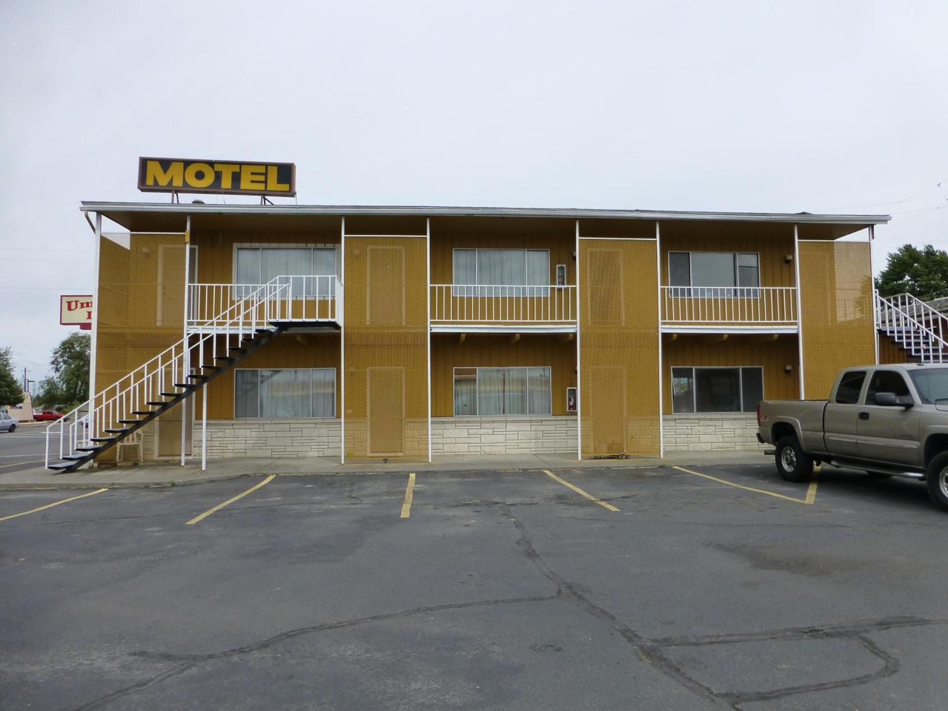 Umatilla Inn & Suites photo 1