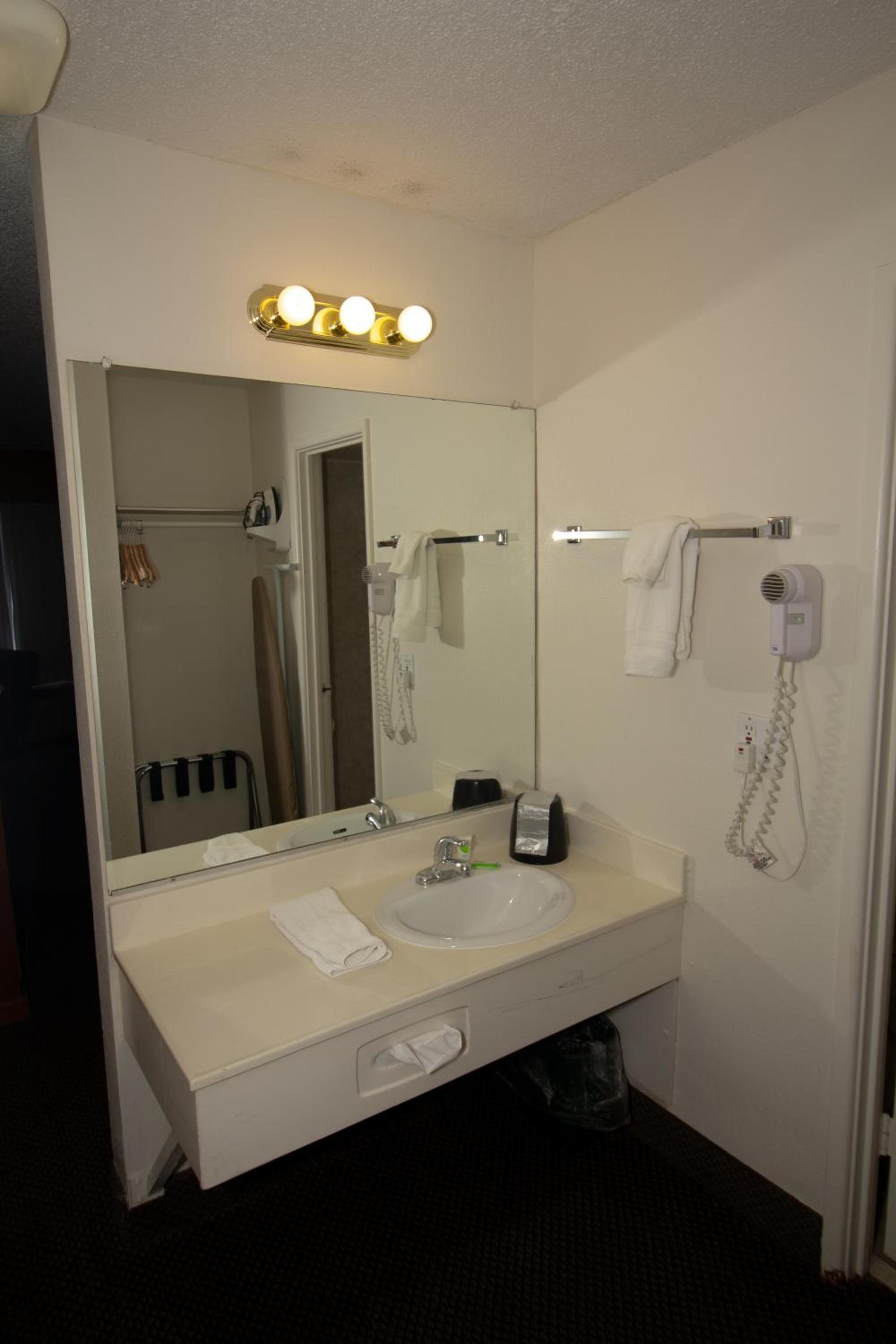 FairBridge Extended Stay, a Kitchenette Hotel photo 41