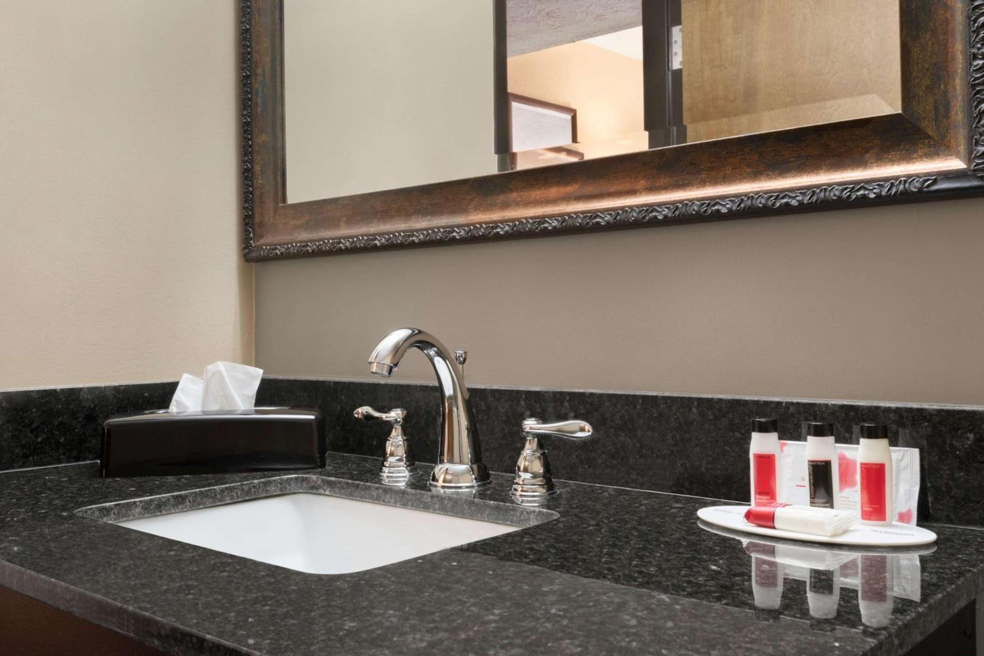Baymont by Wyndham Belleville Airport Area Free Airport Shuttle photo 35