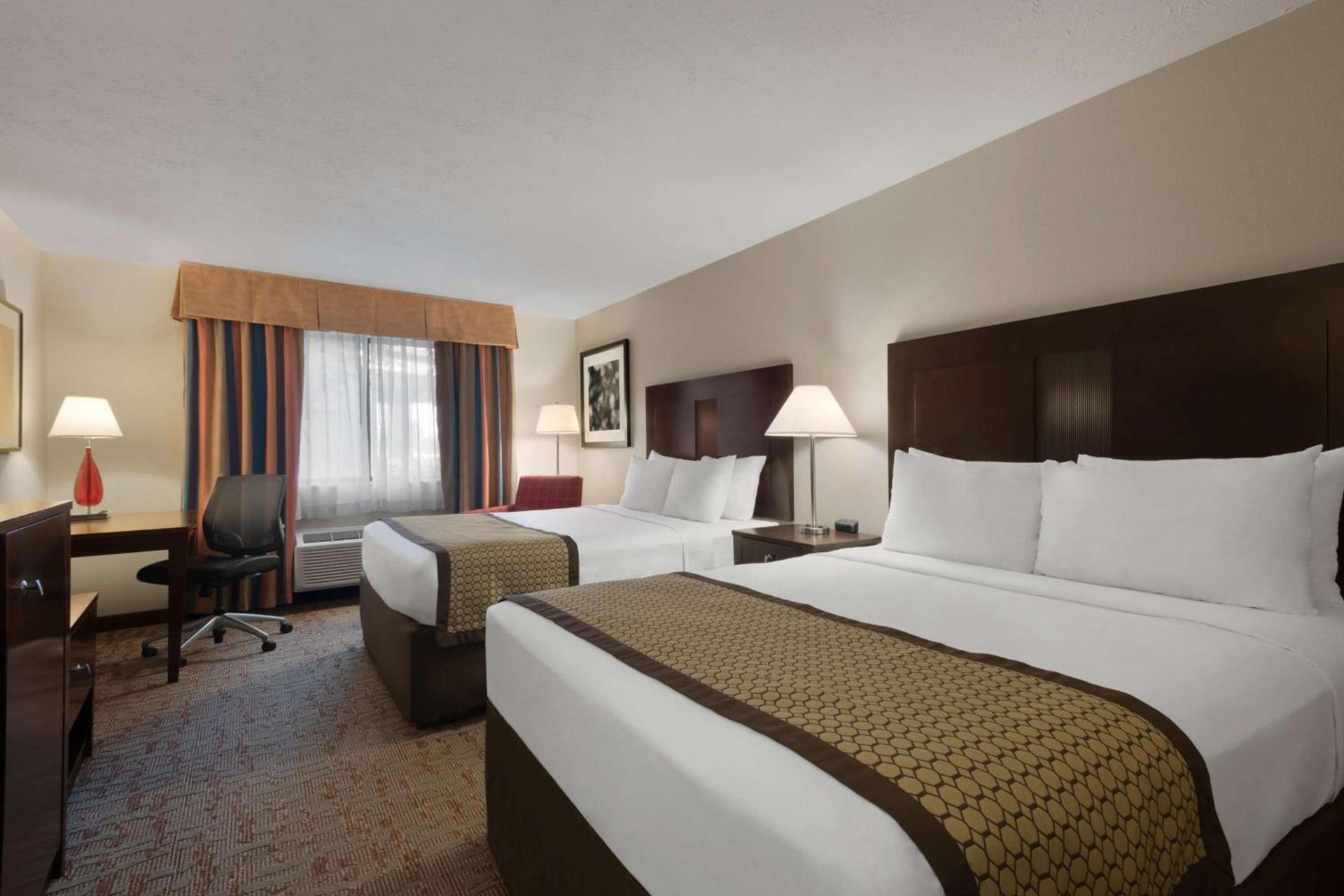 Baymont by Wyndham Belleville Airport Area Free Airport Shuttle photo 33