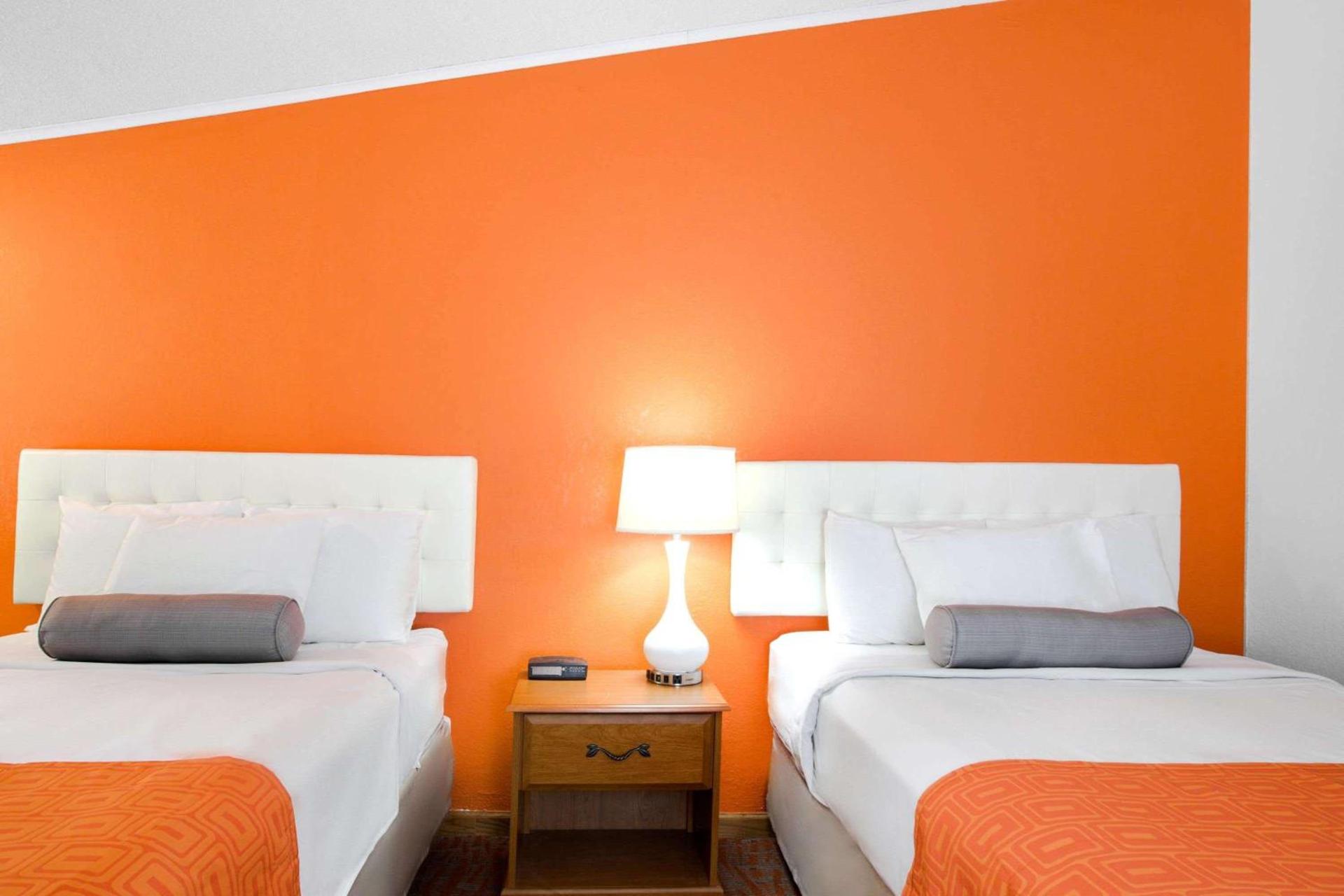 Howard Johnson by Wyndham Wilmington photo 4