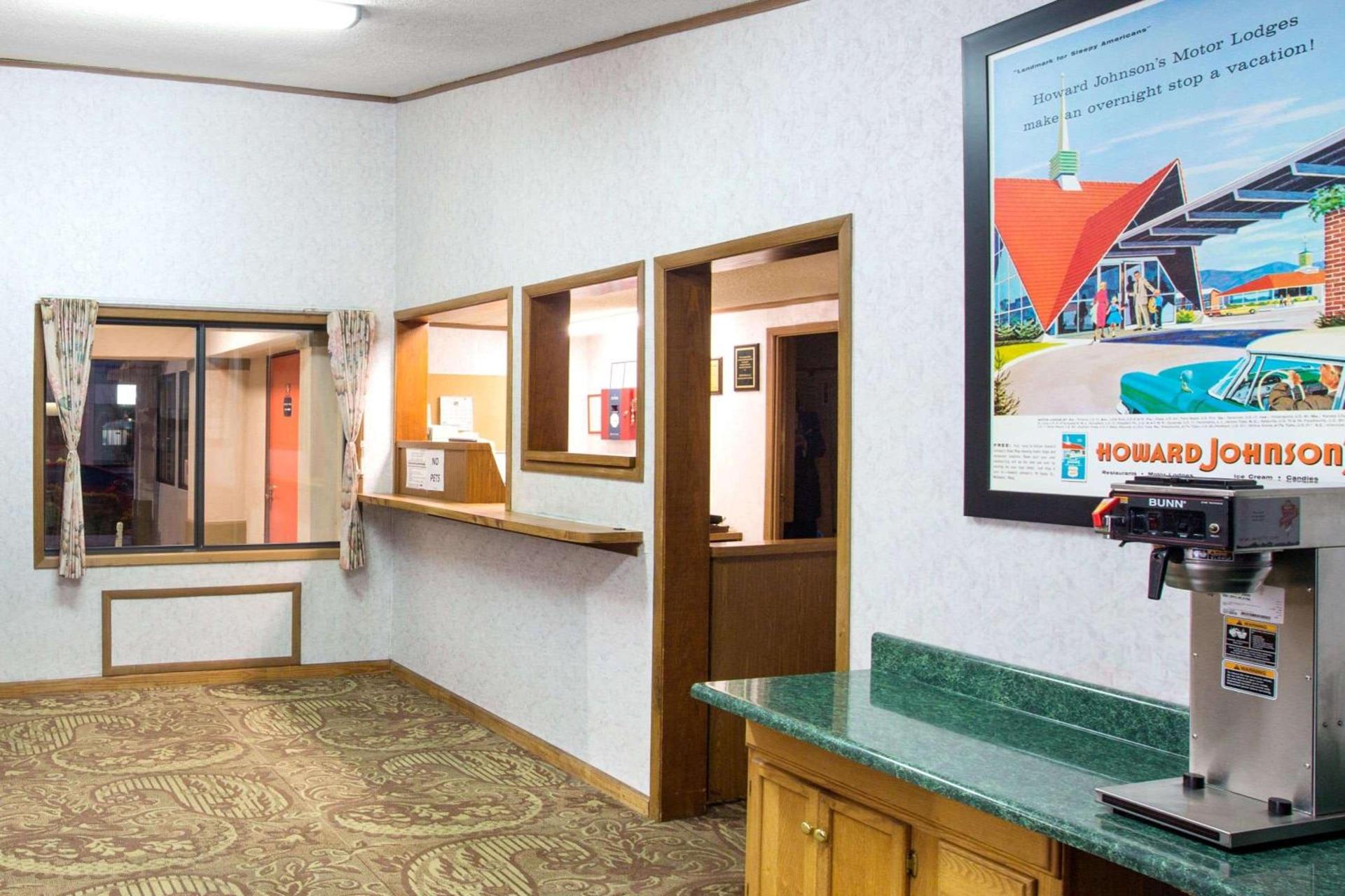 Howard Johnson by Wyndham Wilmington photo 2