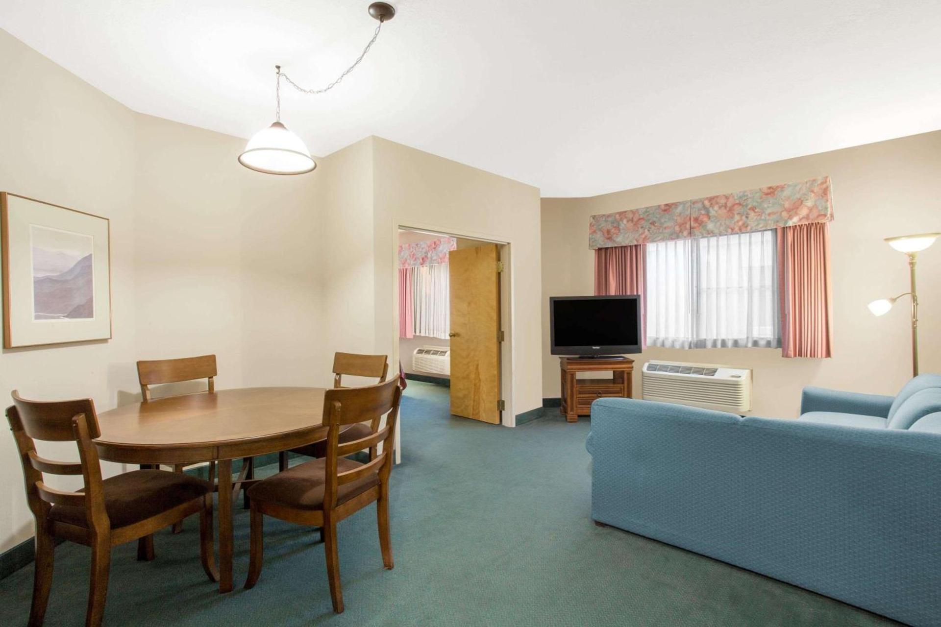 Ramada by Wyndham St George photo 26
