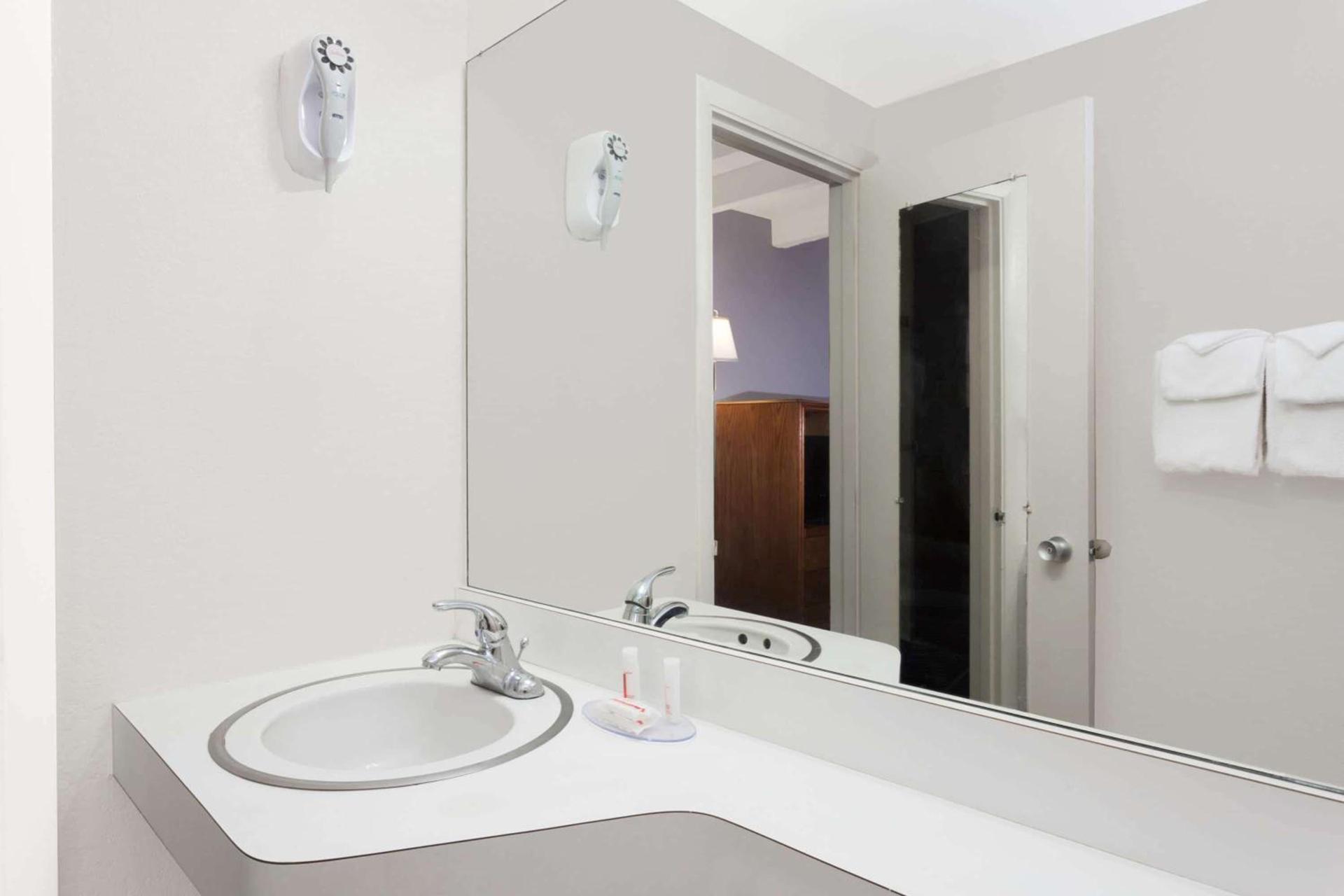 Howard Johnson by Wyndham Vero Beach / Downtown photo 19