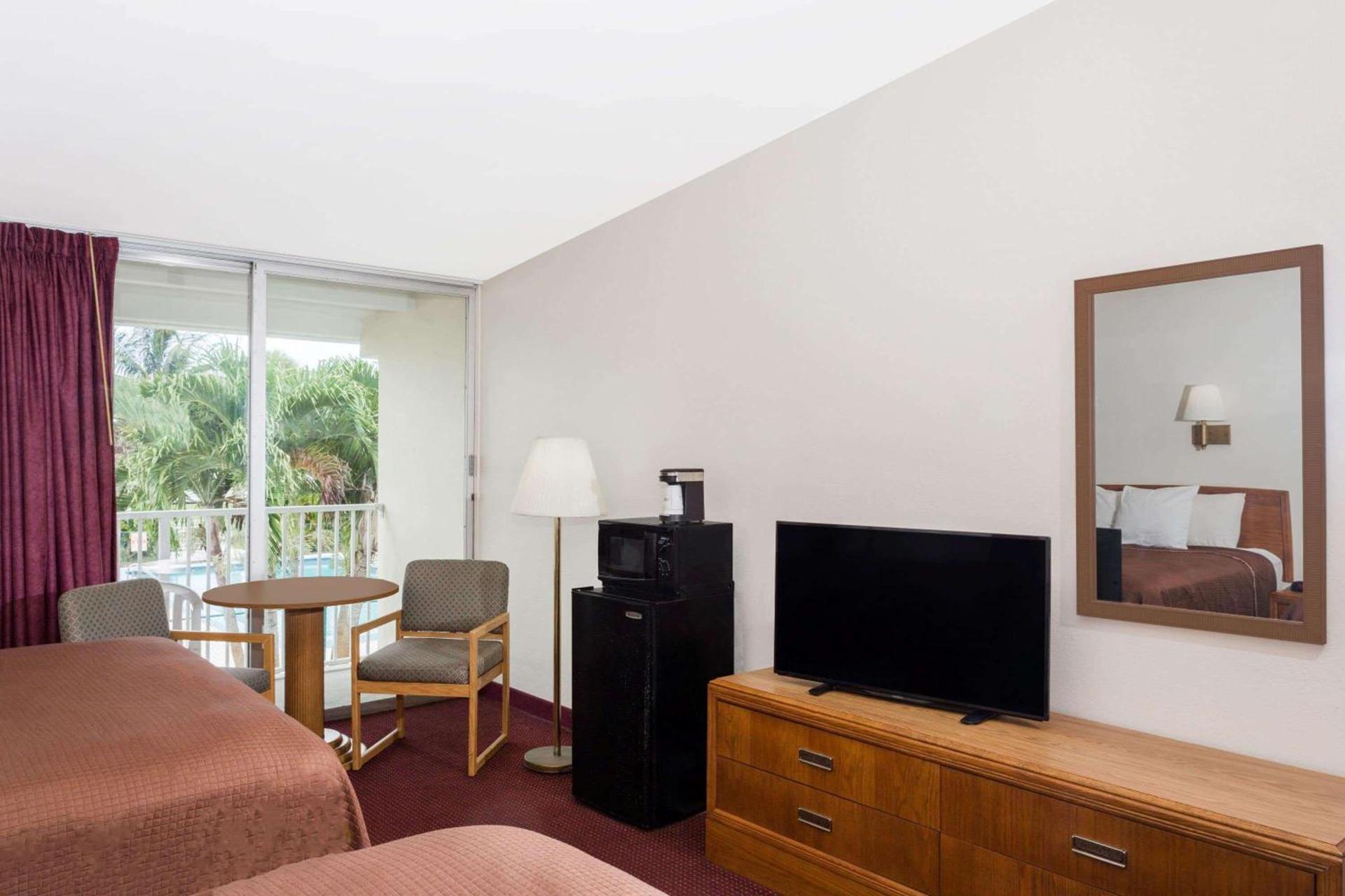 Howard Johnson by Wyndham Vero Beach / Downtown photo 13