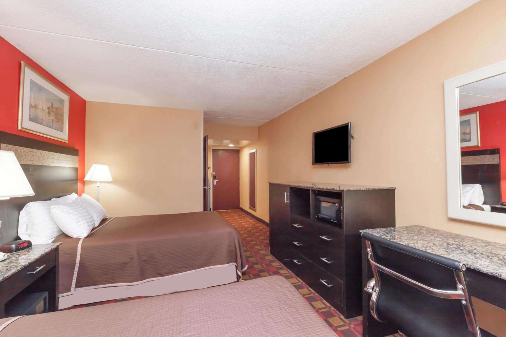 Howard Johnson by Wyndham Newark Airport photo 6
