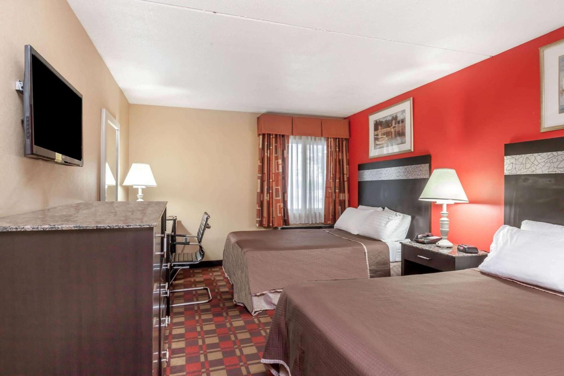 Howard Johnson by Wyndham Newark Airport photo 5