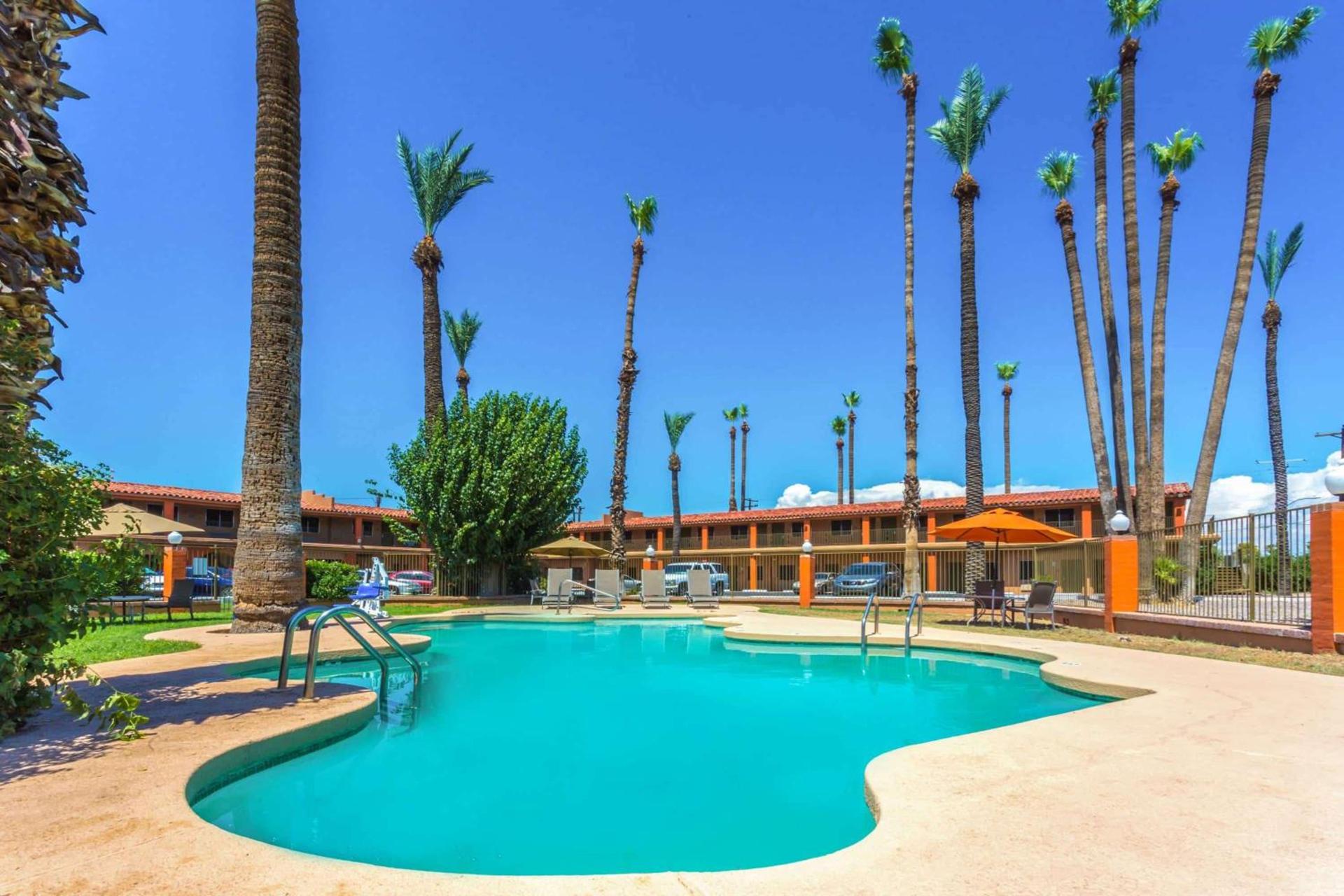 Howard Johnson by Wyndham Phoenix Airport/Downtown Area photo 2
