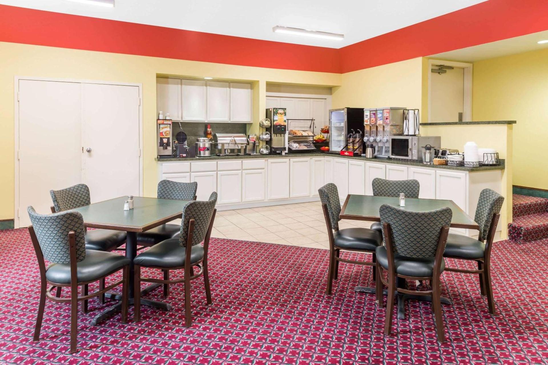 Ramada by Wyndham Vandalia photo 47