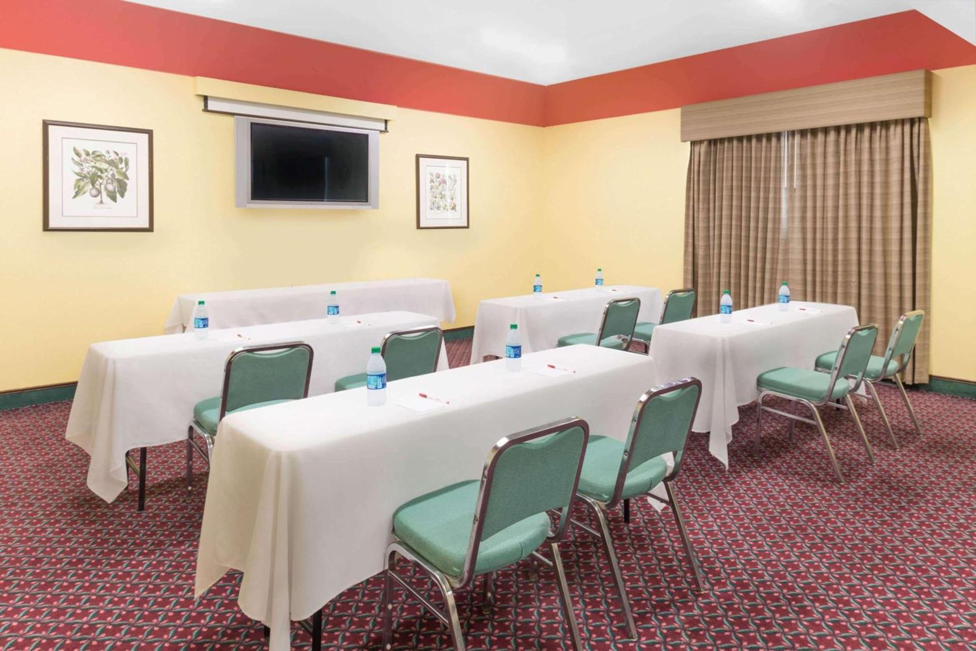 Ramada by Wyndham Vandalia photo 37