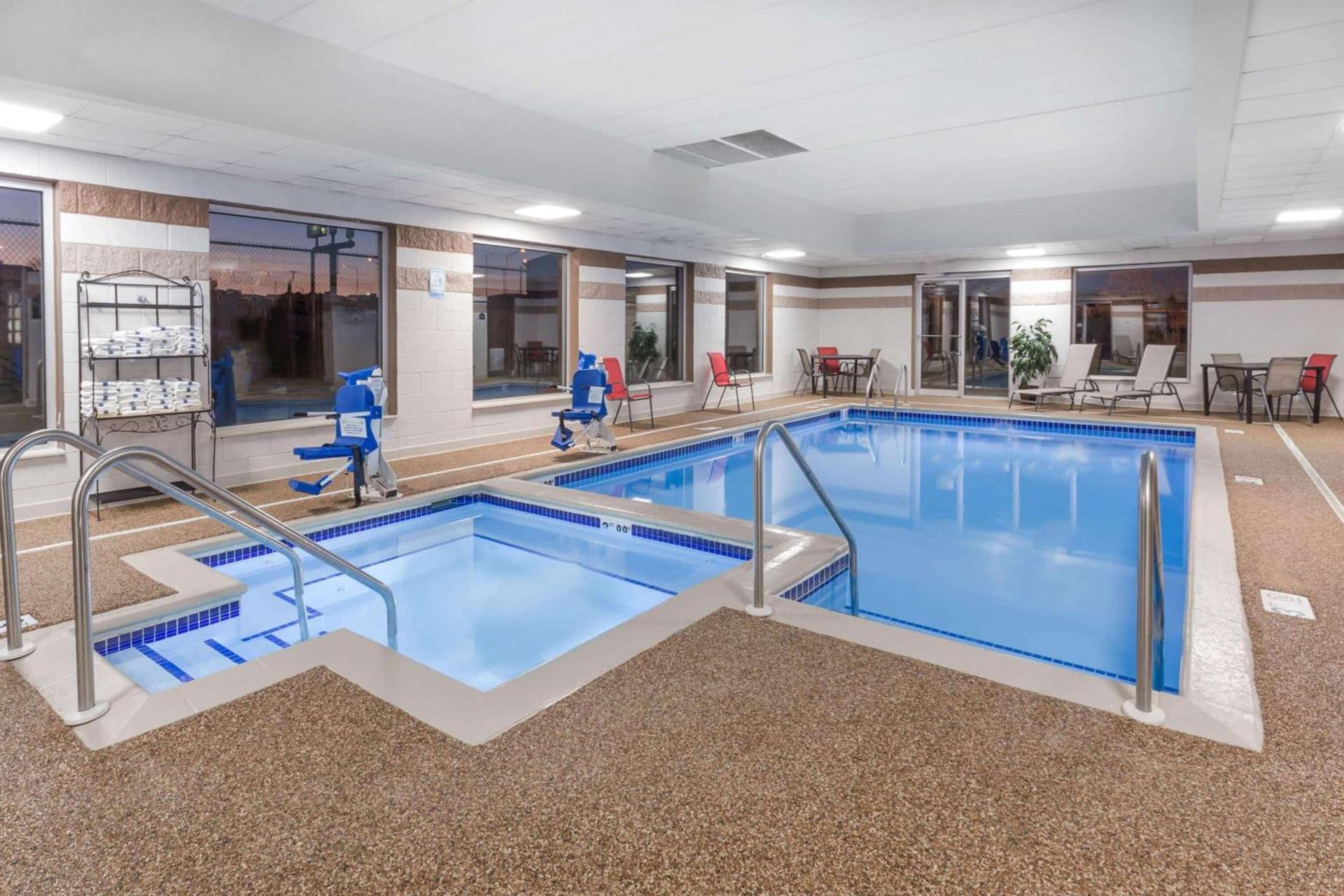 Wingate by Wyndham Joliet photo 15