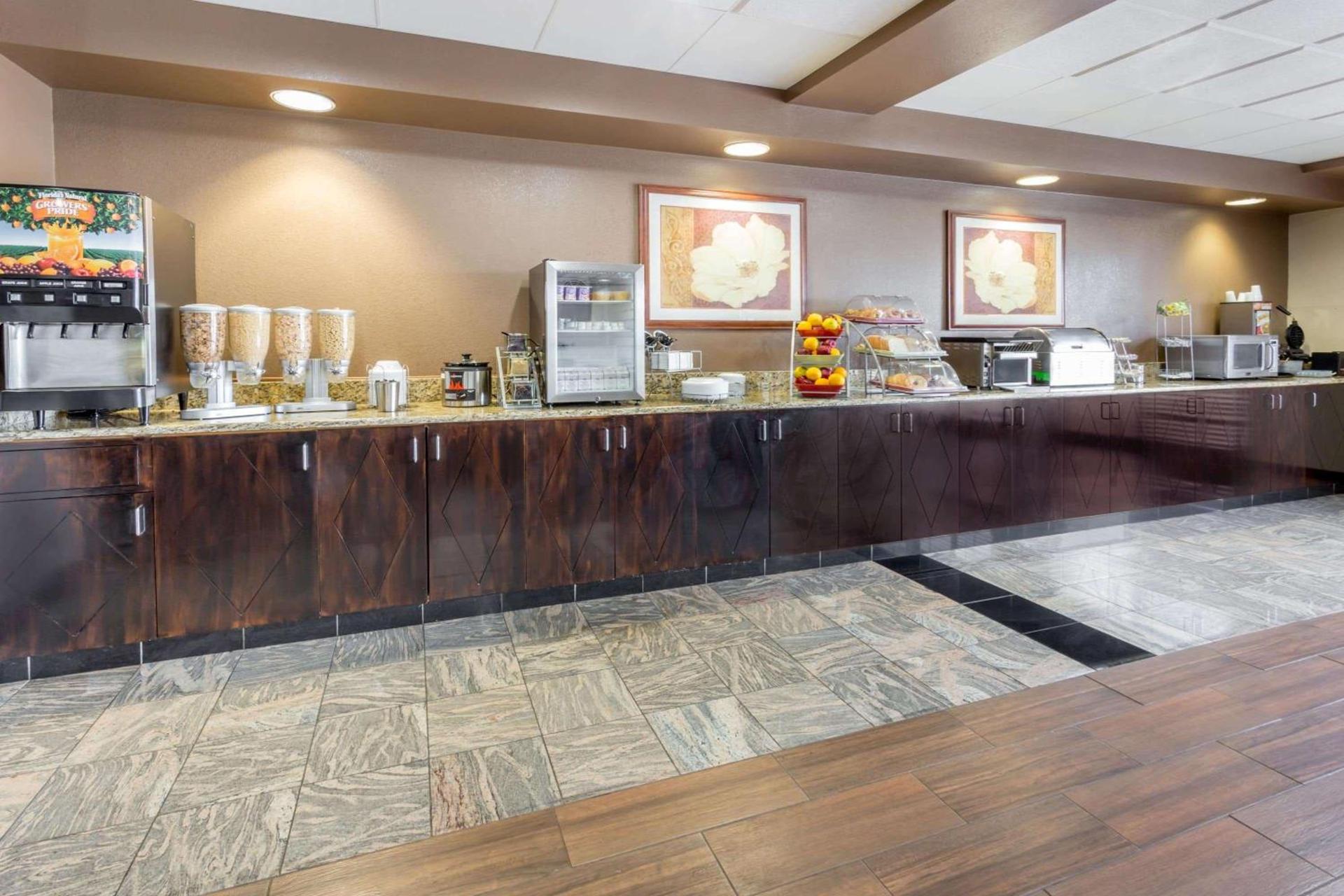 Wingate by Wyndham Joliet photo 12