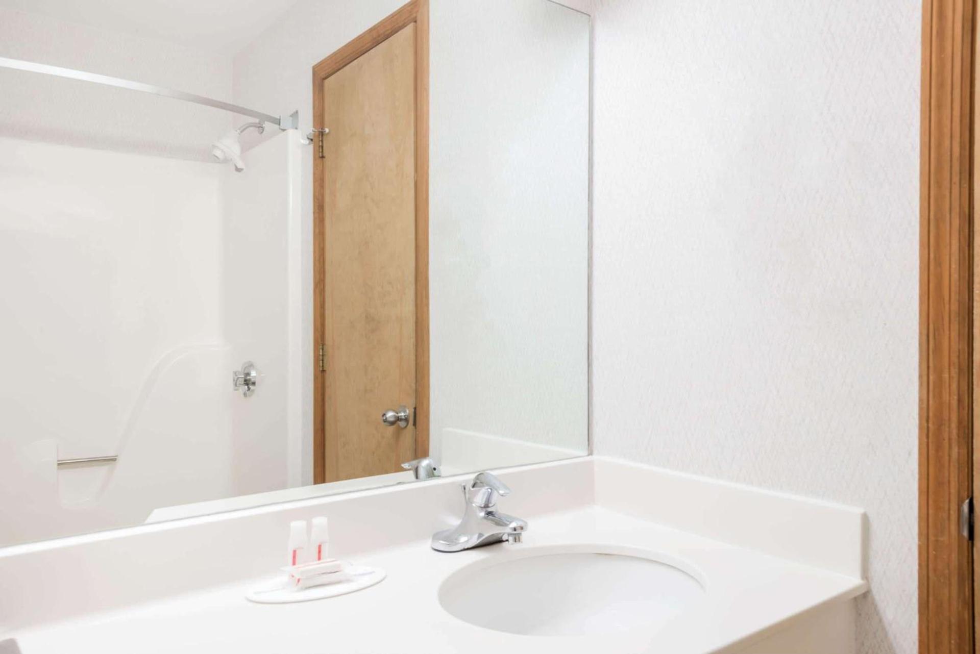 Howard Johnson by Wyndham Lenox photo 4