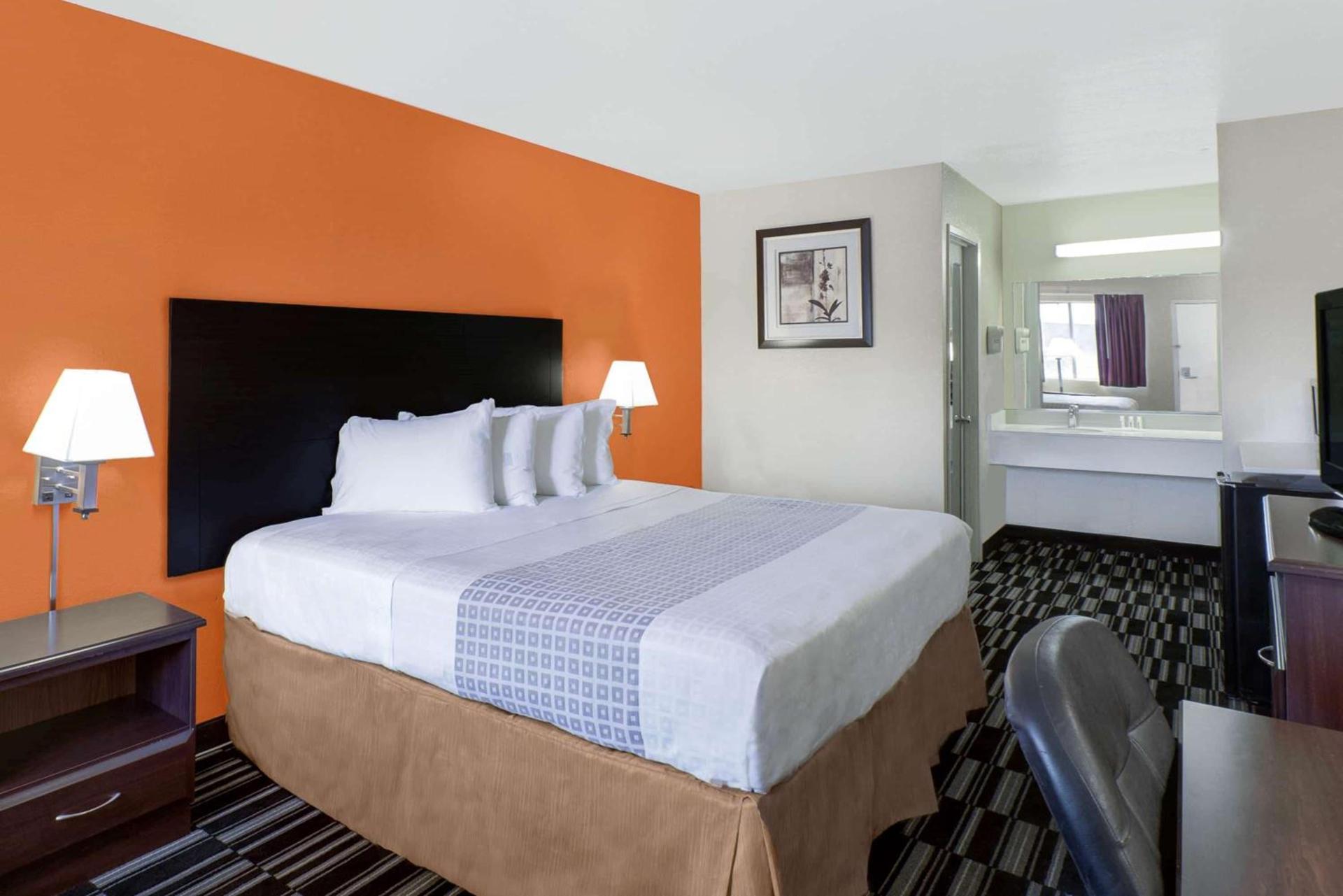 Howard Johnson by Wyndham Modesto Ceres photo 36